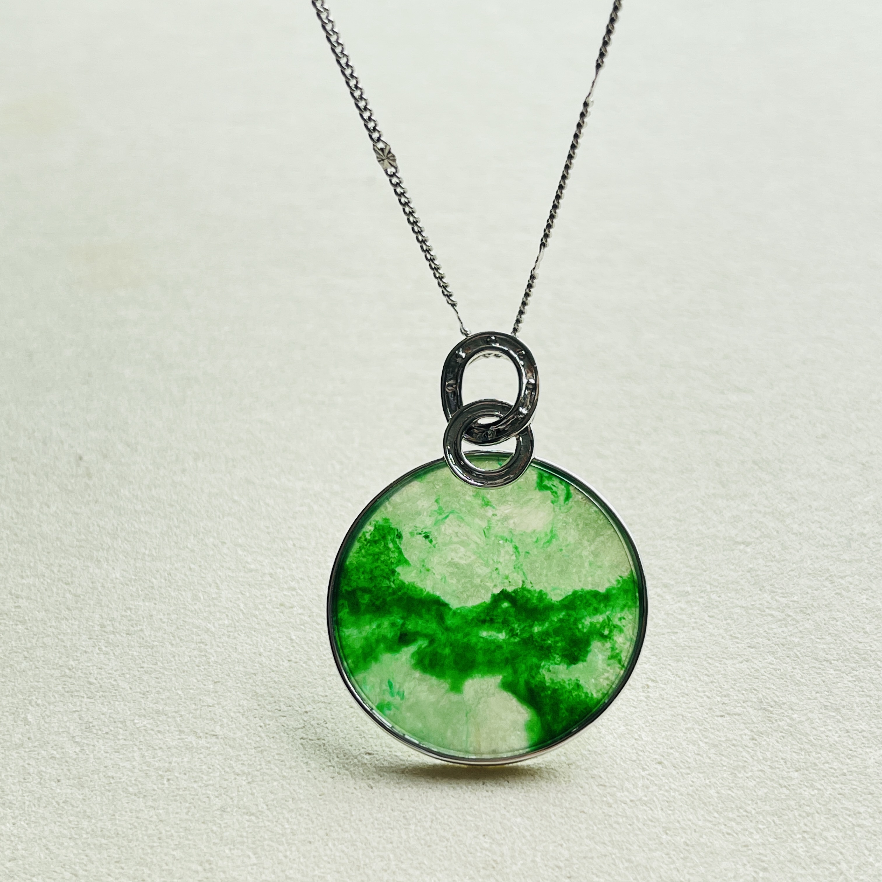 18K White Gold Green Jade Pendant (PJA00516)