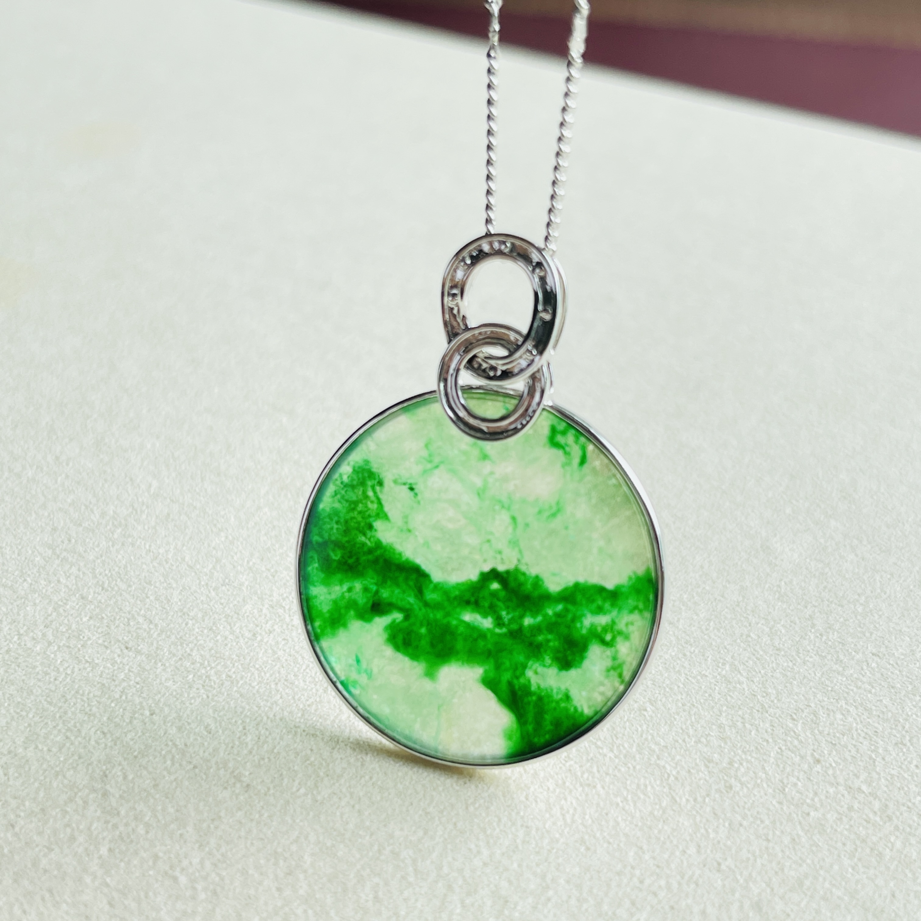 18K White Gold Green Jade Pendant (PJA00516)