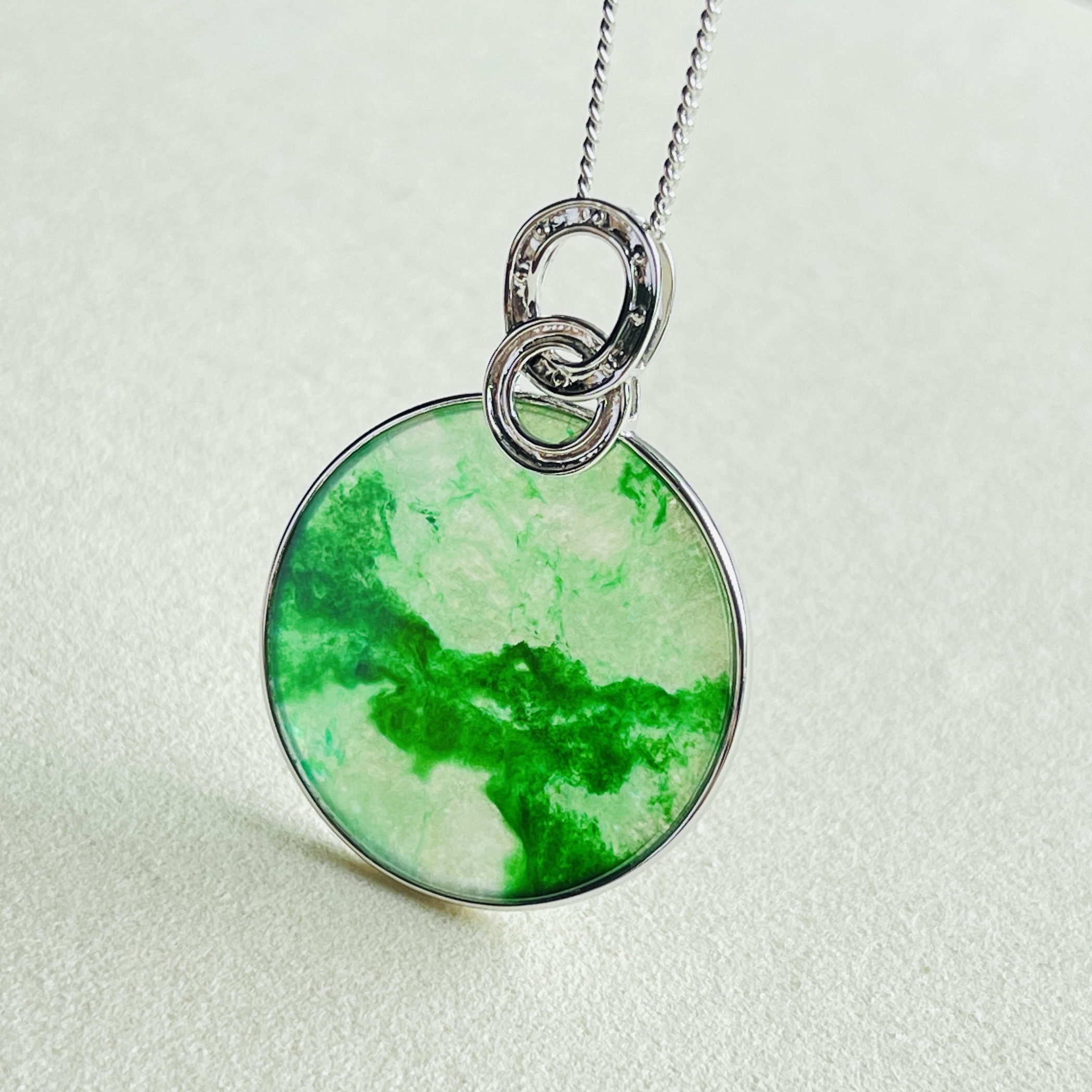 18K White Gold Green Jade Pendant (PJA00516)