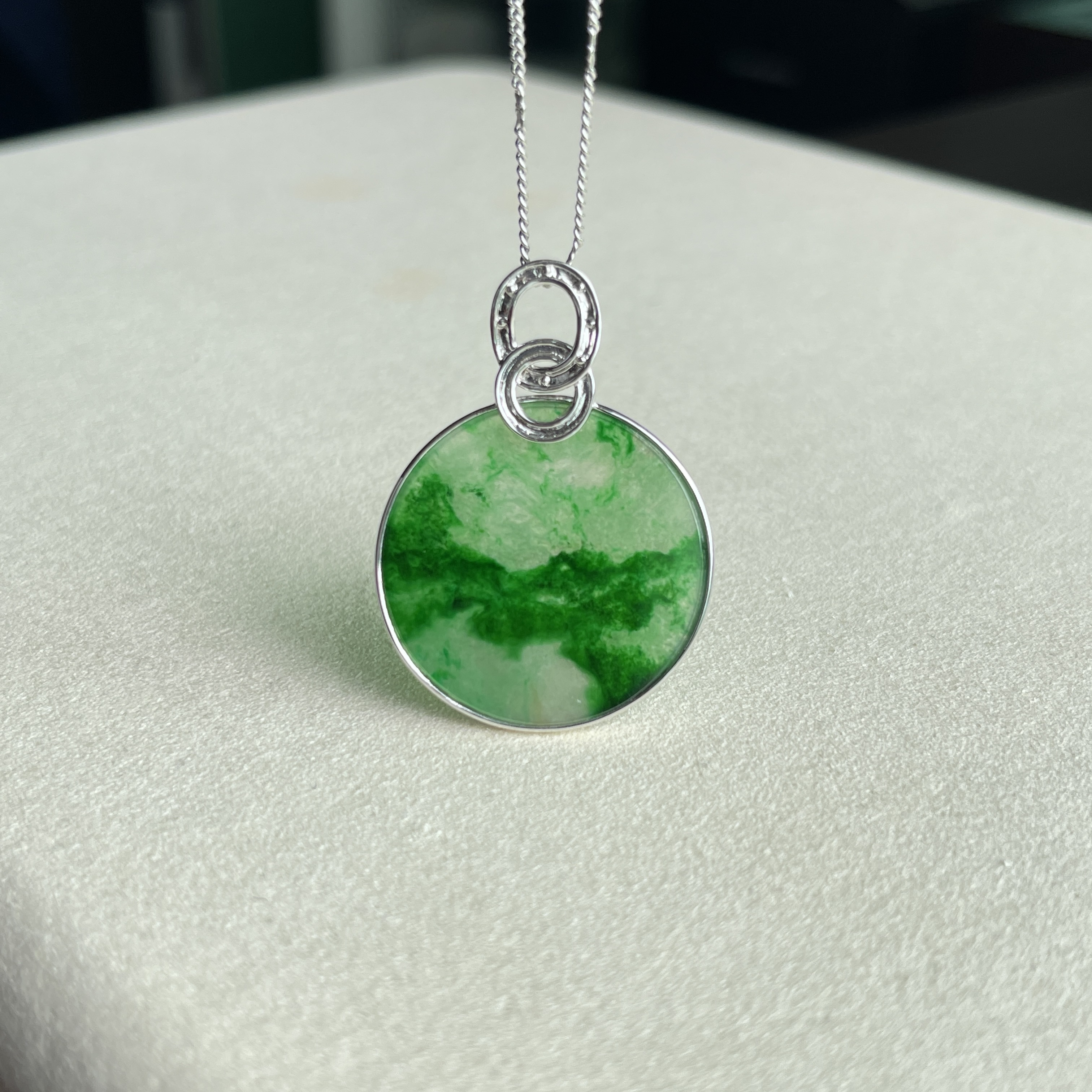 18K White Gold Green Jade Pendant (PJA00516)