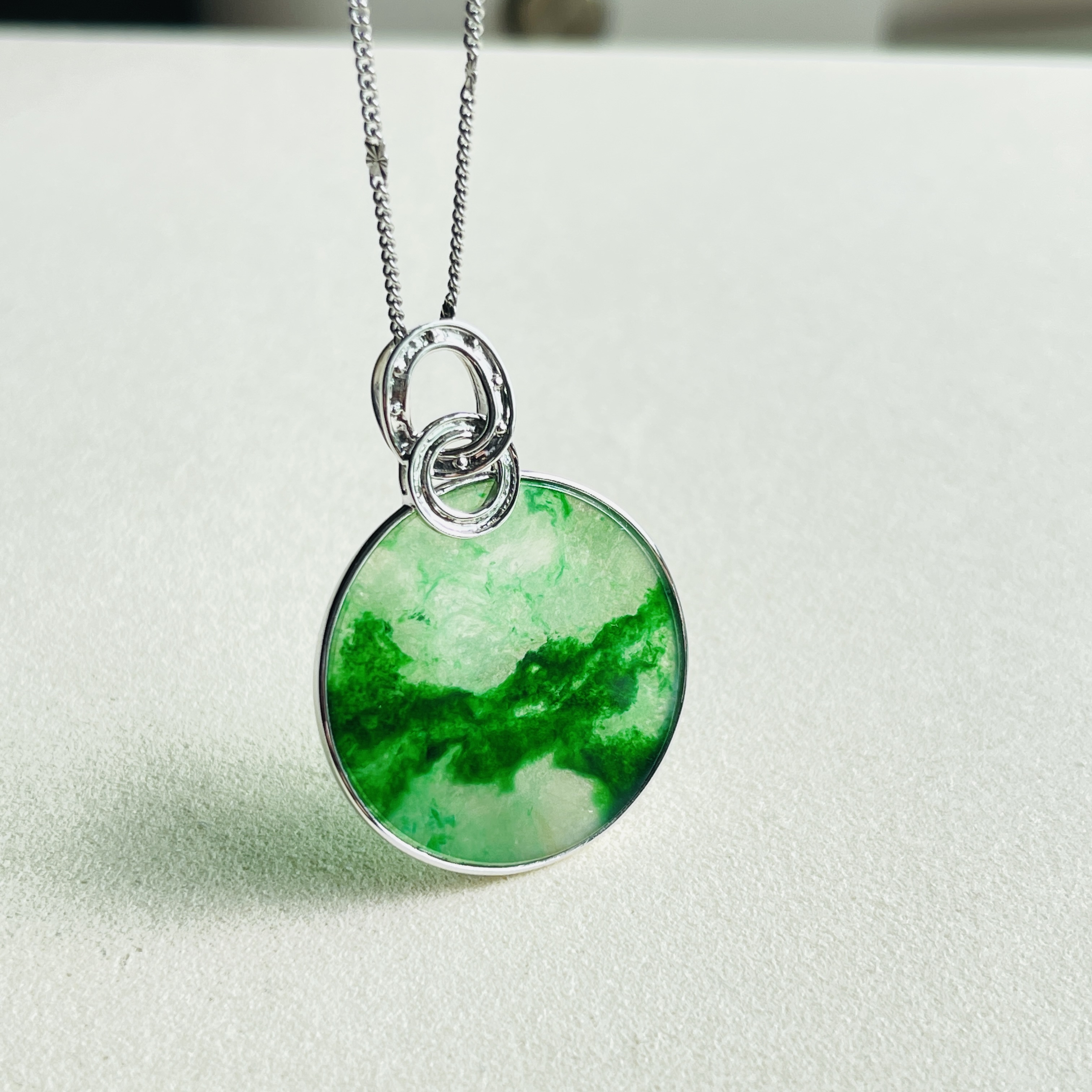18K White Gold Green Jade Pendant (PJA00516)