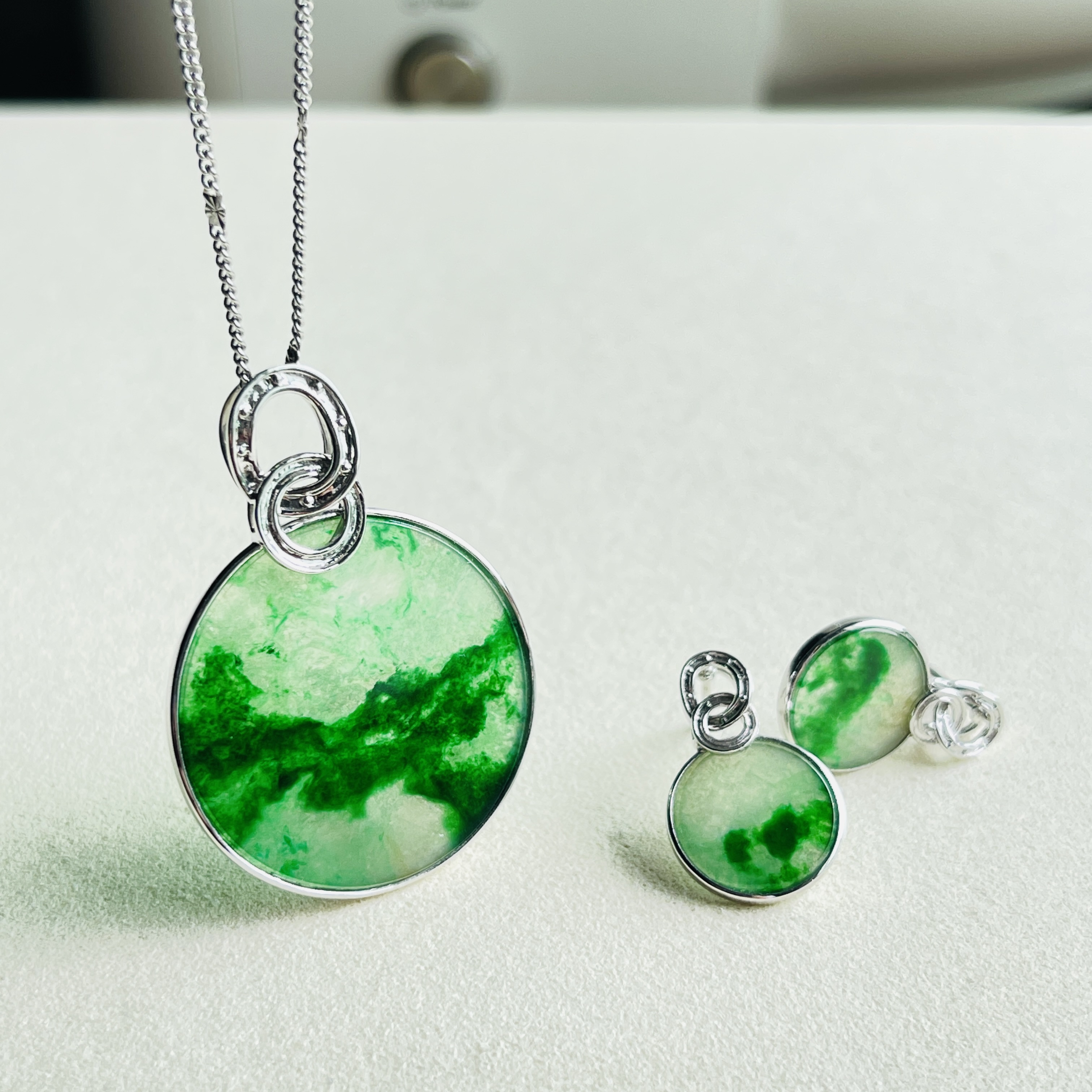 18K White Gold Green Jade Pendant (PJA00516)