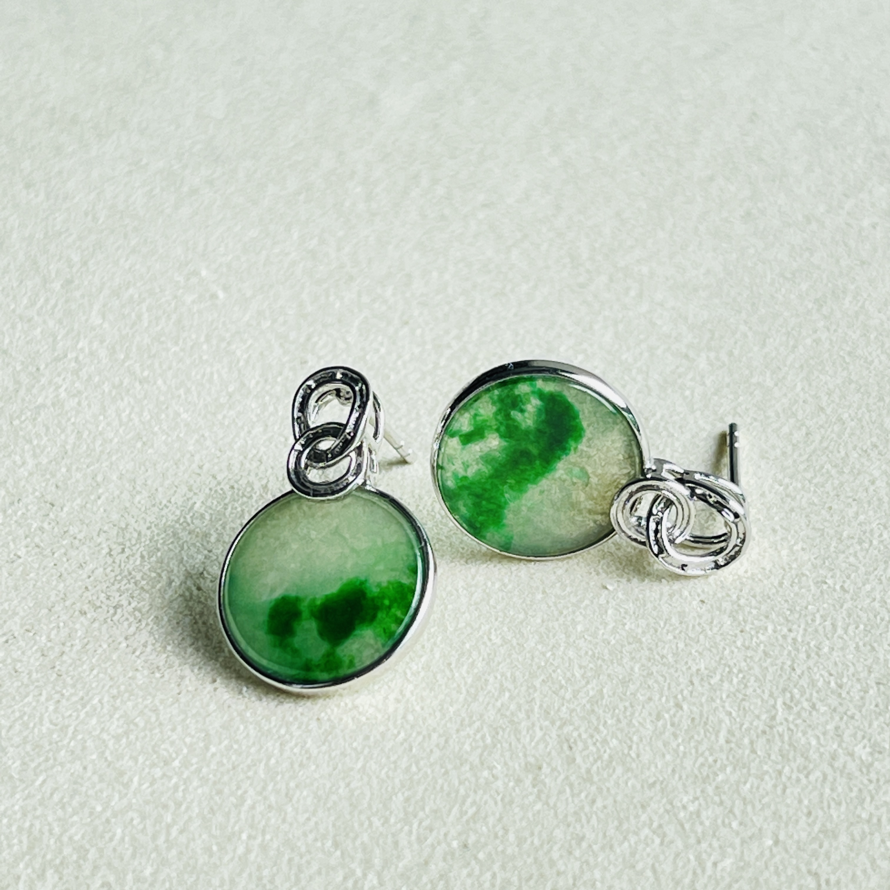 18K White Gold Green Jade Ear Studs (PJA00517)