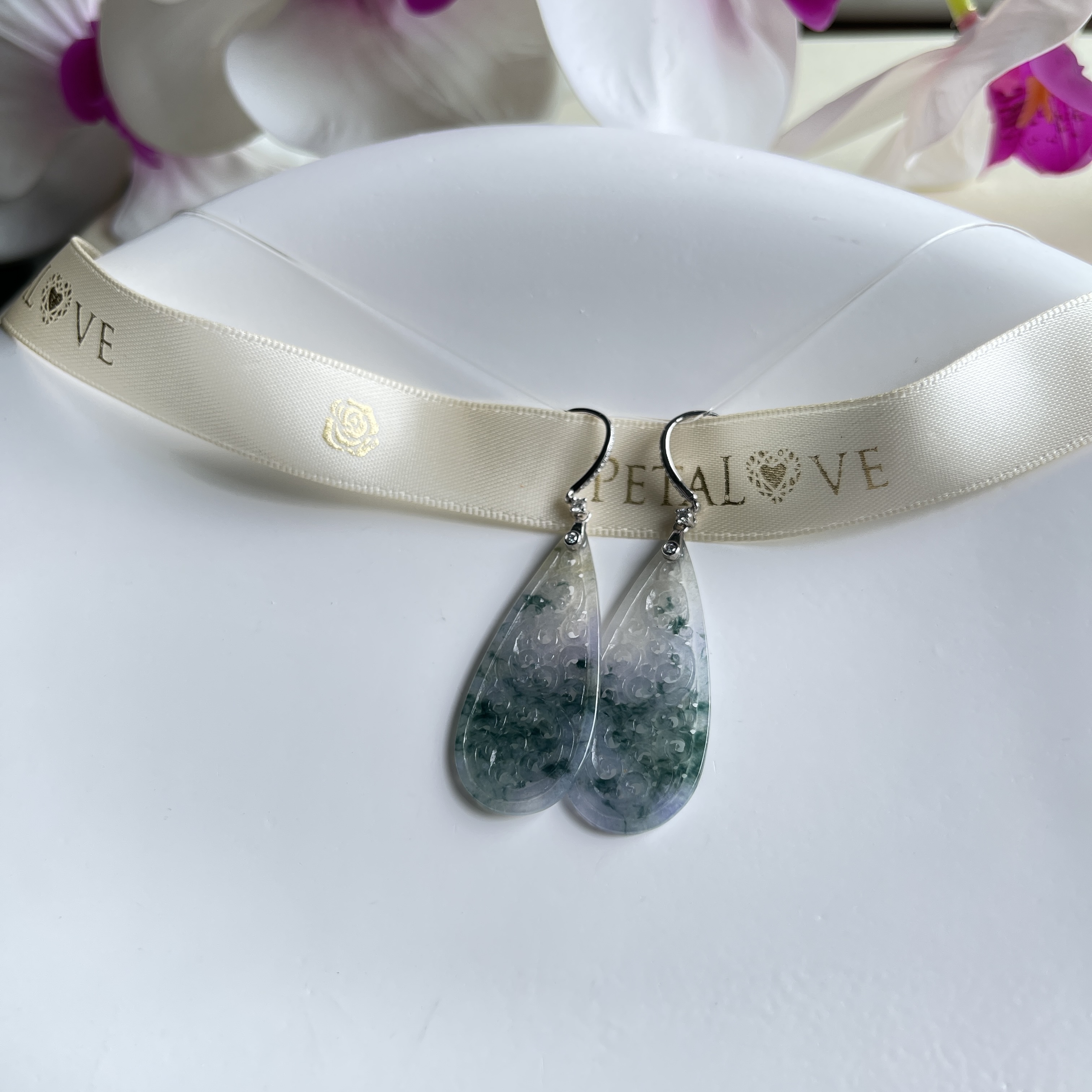 18K White Gold Lavender Carved Jade Earrings (PJA00440)