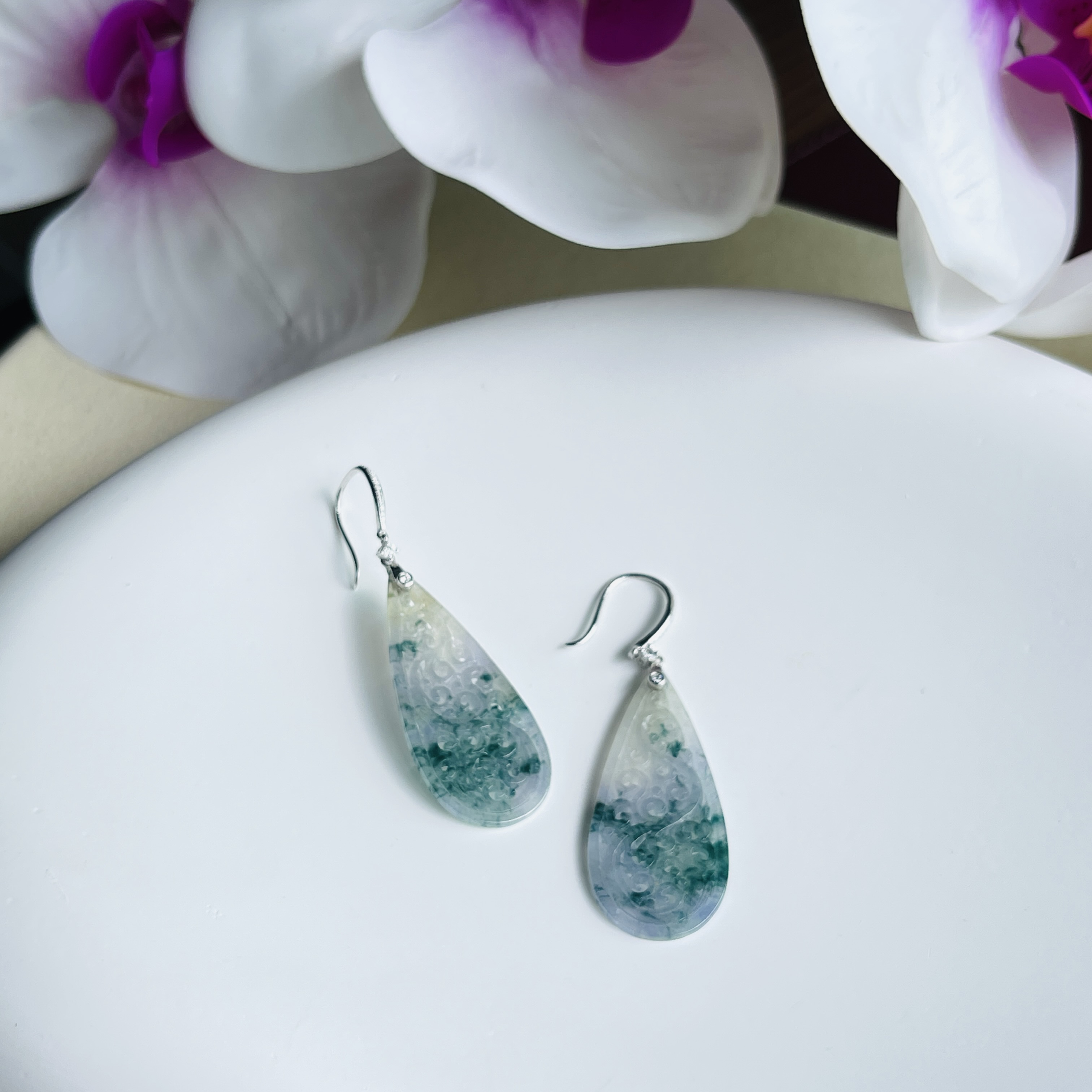 18K White Gold Lavender Carved Jade Earrings (PJA00440)