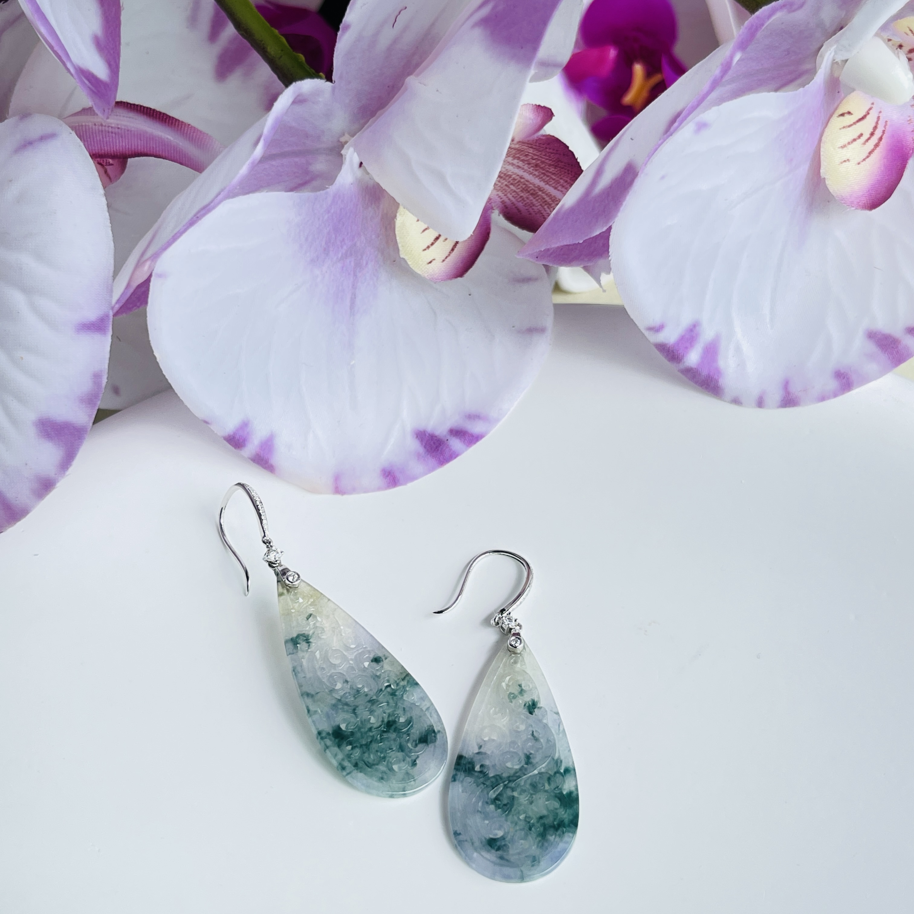 18K White Gold Lavender Carved Jade Earrings (PJA00440)