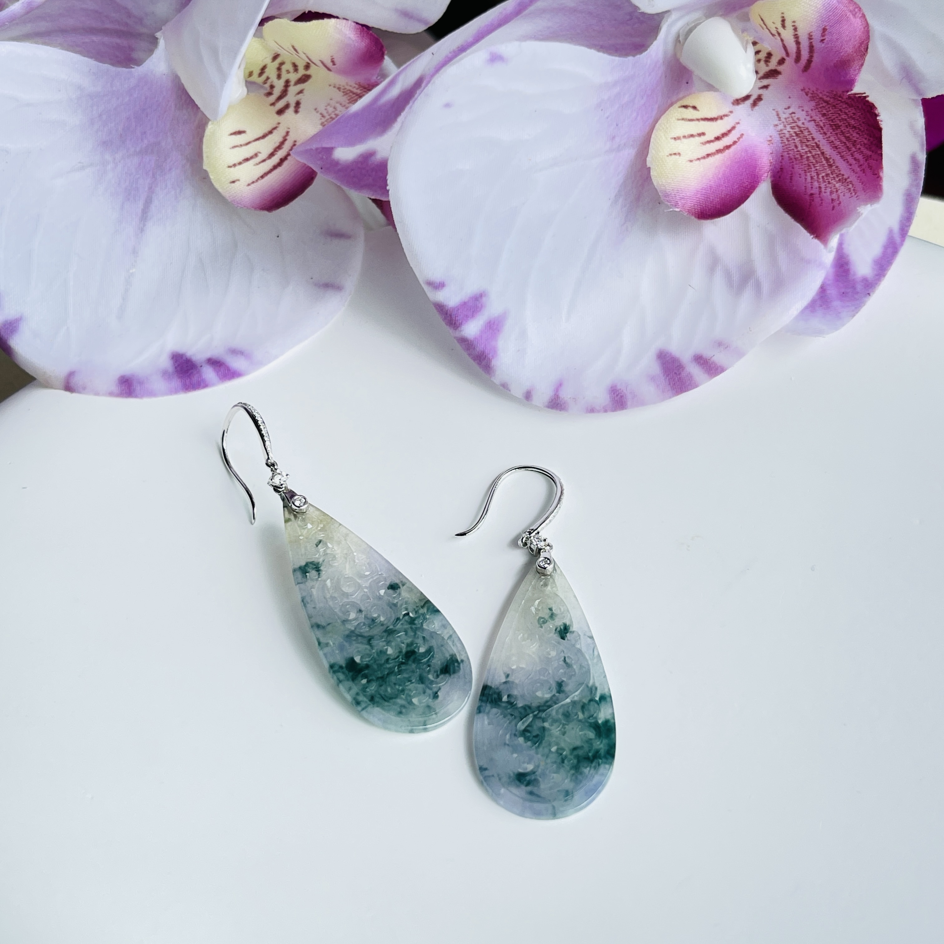 18K White Gold Lavender Carved Jade Earrings (PJA00440)