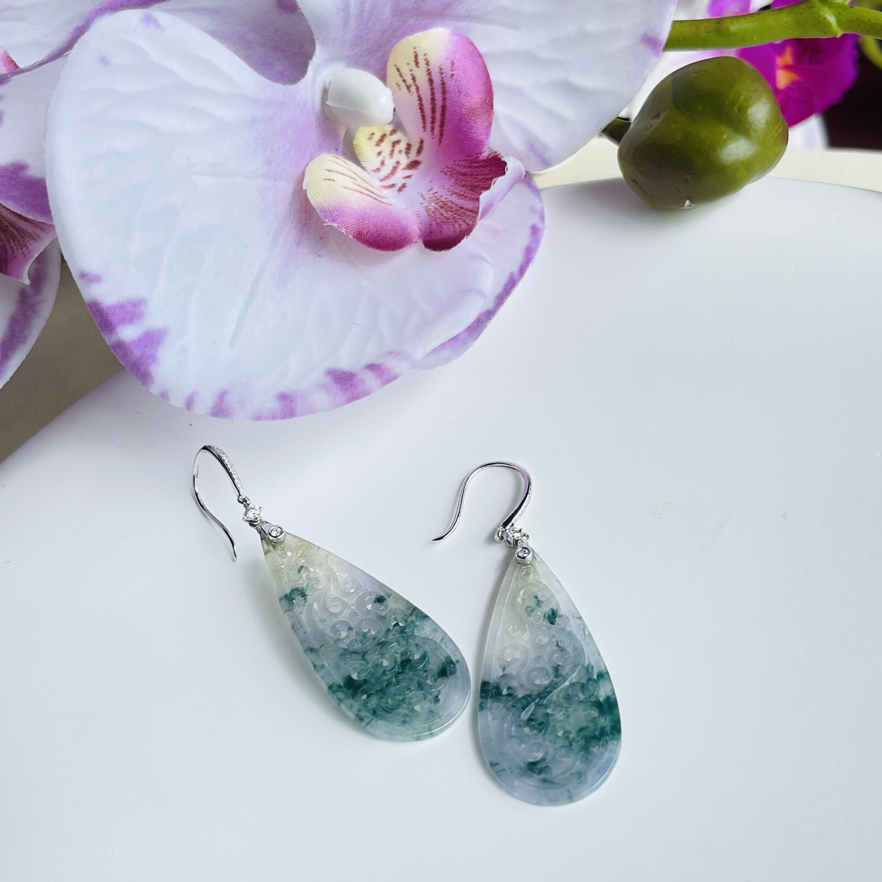 18K White Gold Lavender Carved Jade Earrings (PJA00440)