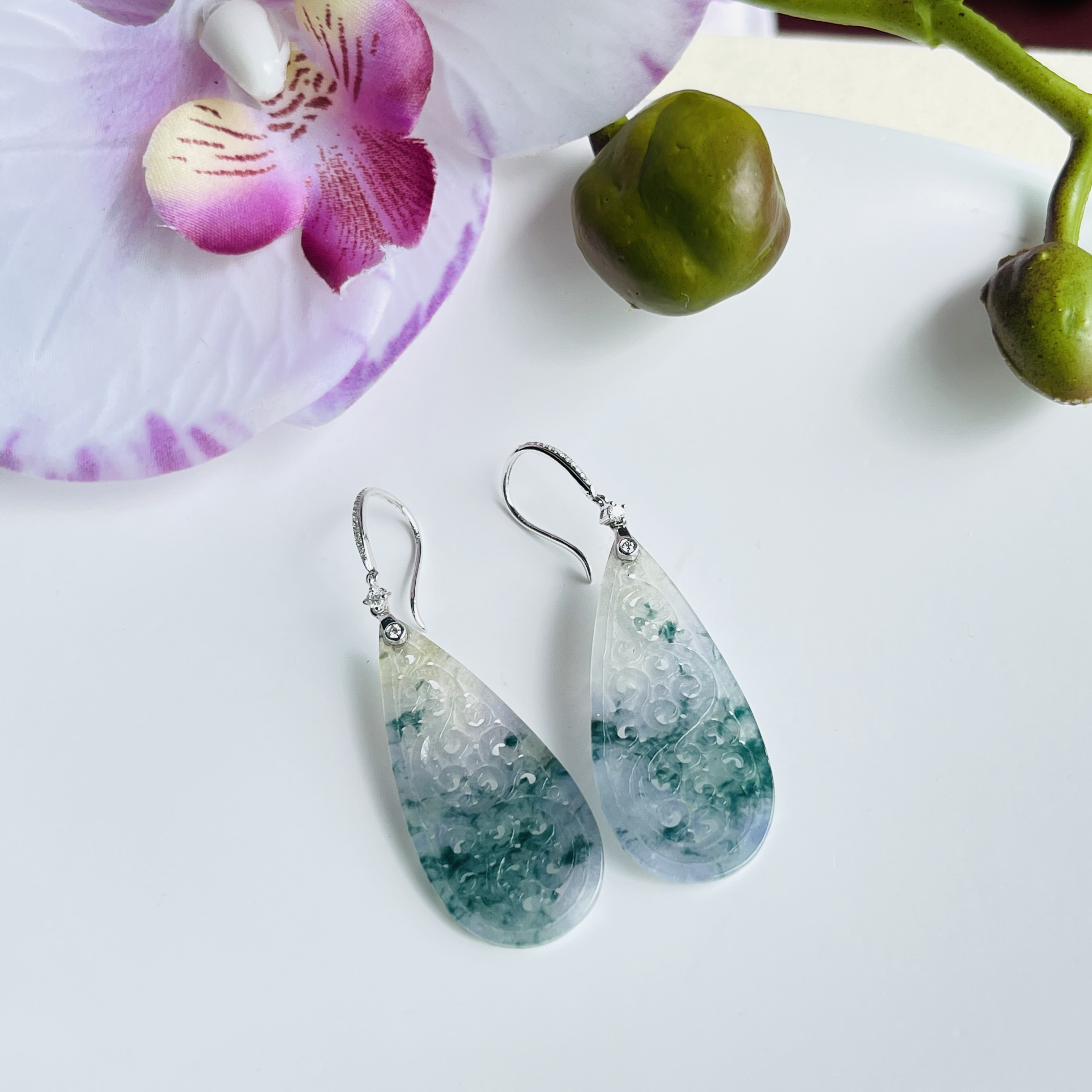 18K White Gold Lavender Carved Jade Earrings (PJA00440)
