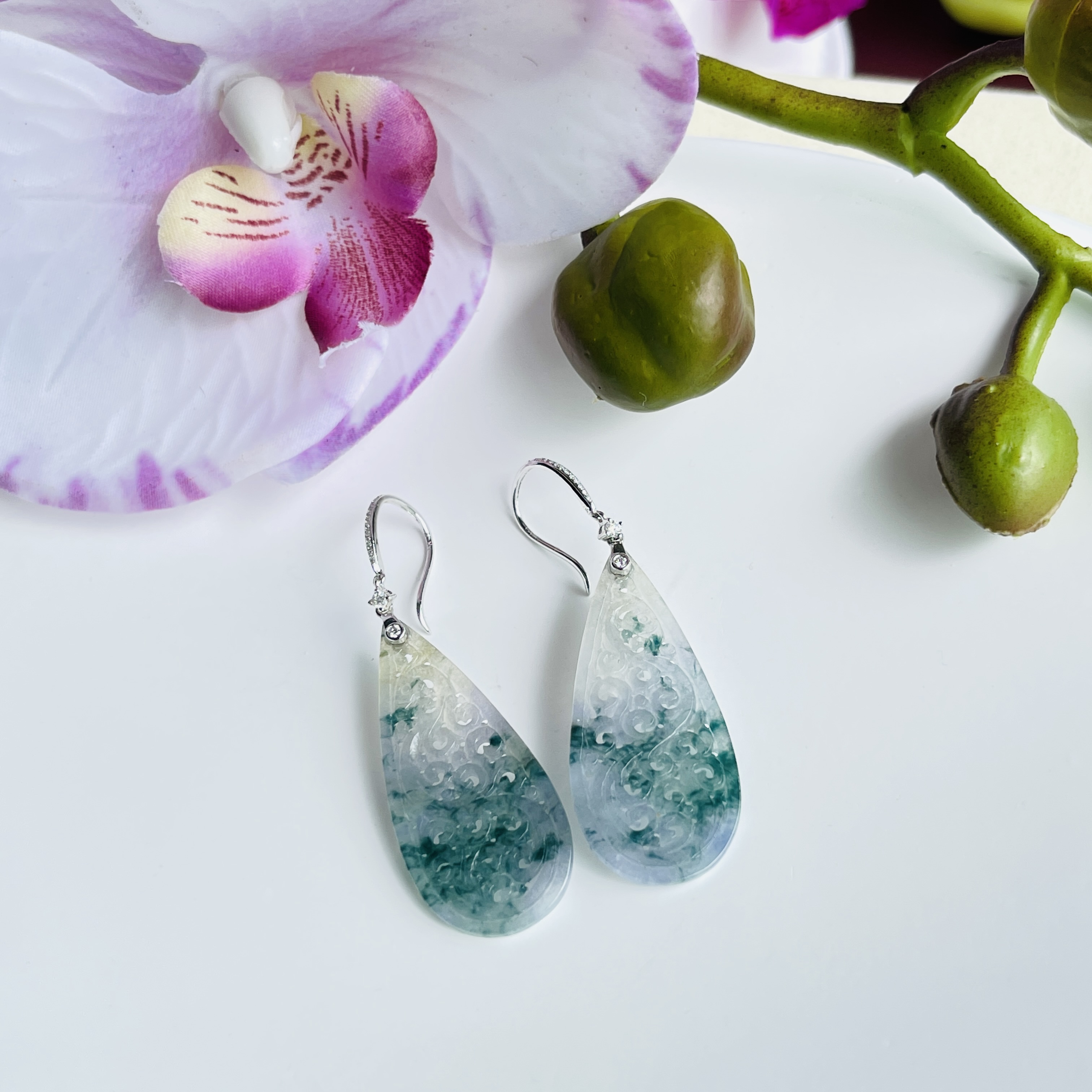 18K White Gold Lavender Carved Jade Earrings (PJA00440)