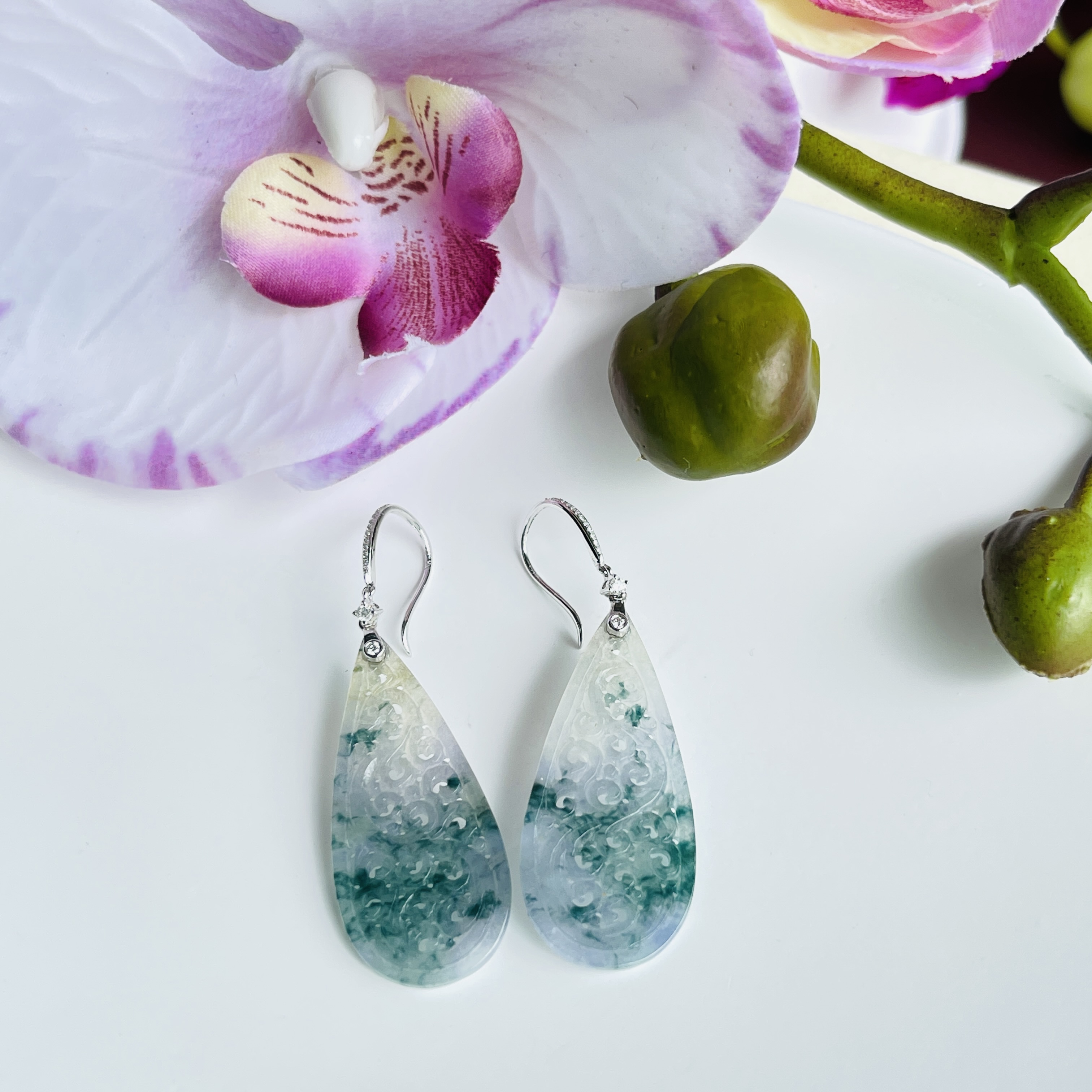 18K White Gold Lavender Carved Jade Earrings (PJA00440)