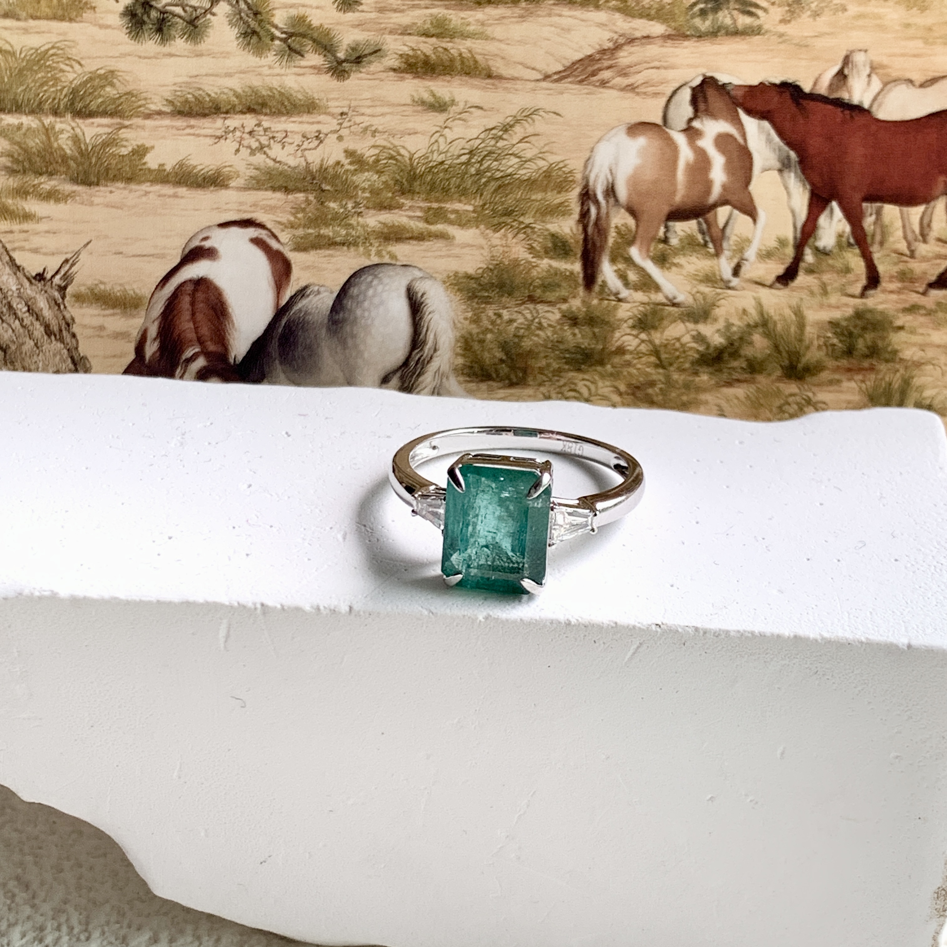 18K White Gold Green Emerald Ring (PDA00012)