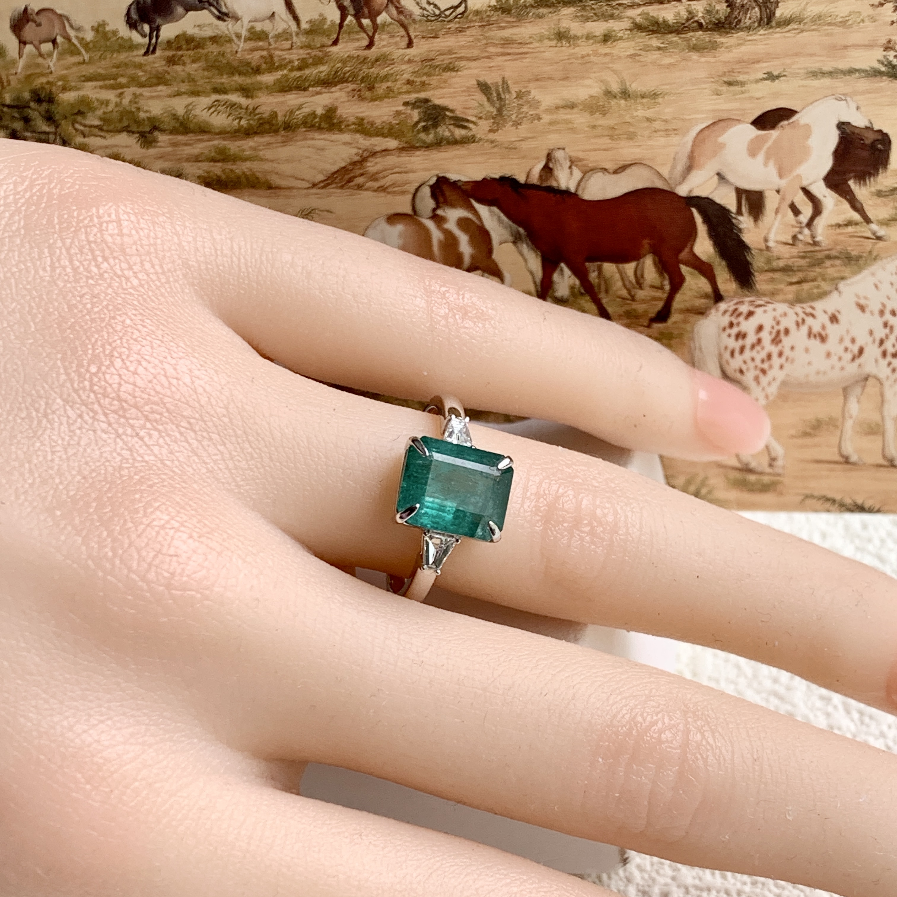 18K White Gold Green Emerald Ring (PDA00012)