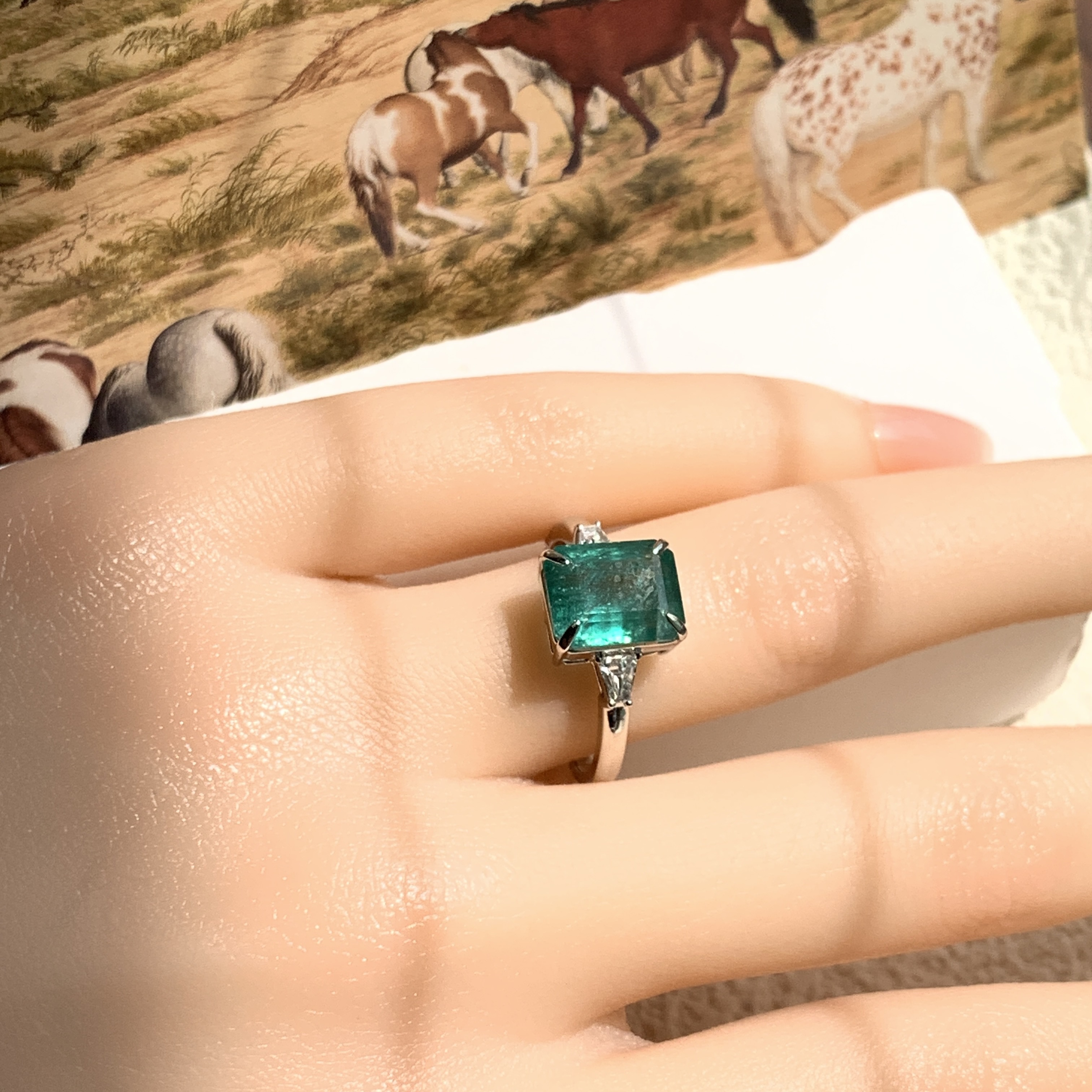 18K White Gold Green Emerald Ring (PDA00012)