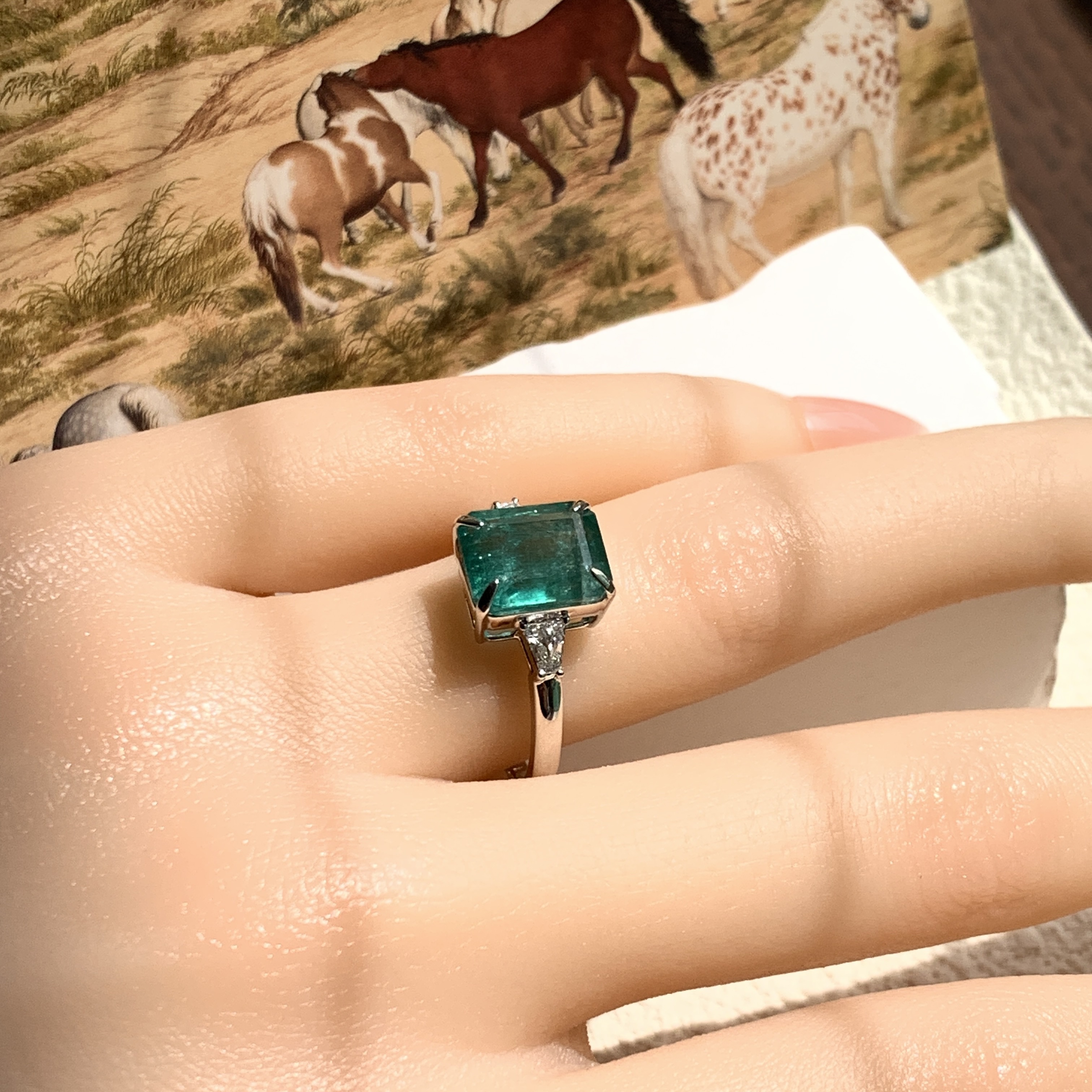 18K White Gold Green Emerald Ring (PDA00012)
