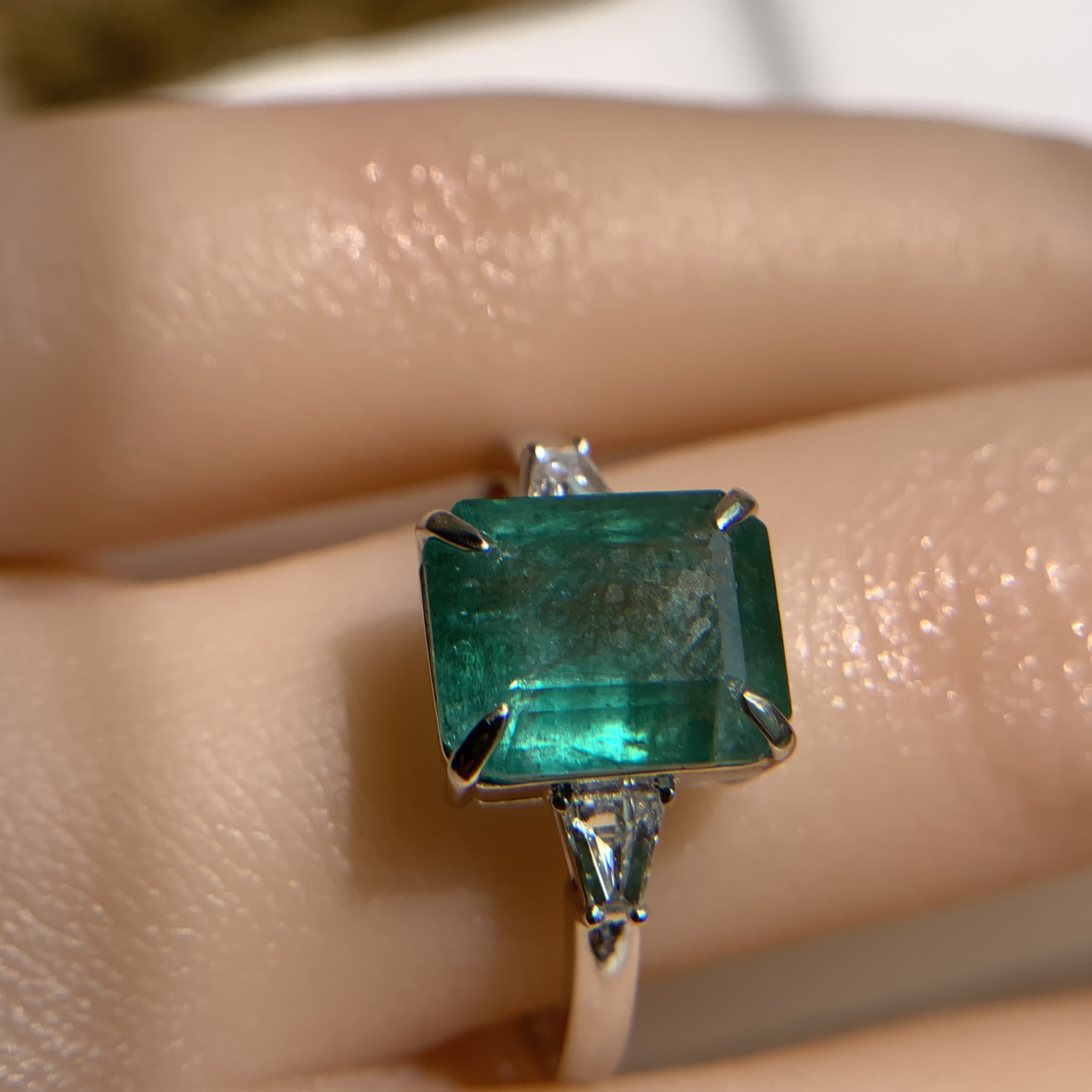 18K White Gold Green Emerald Ring (PDA00012)