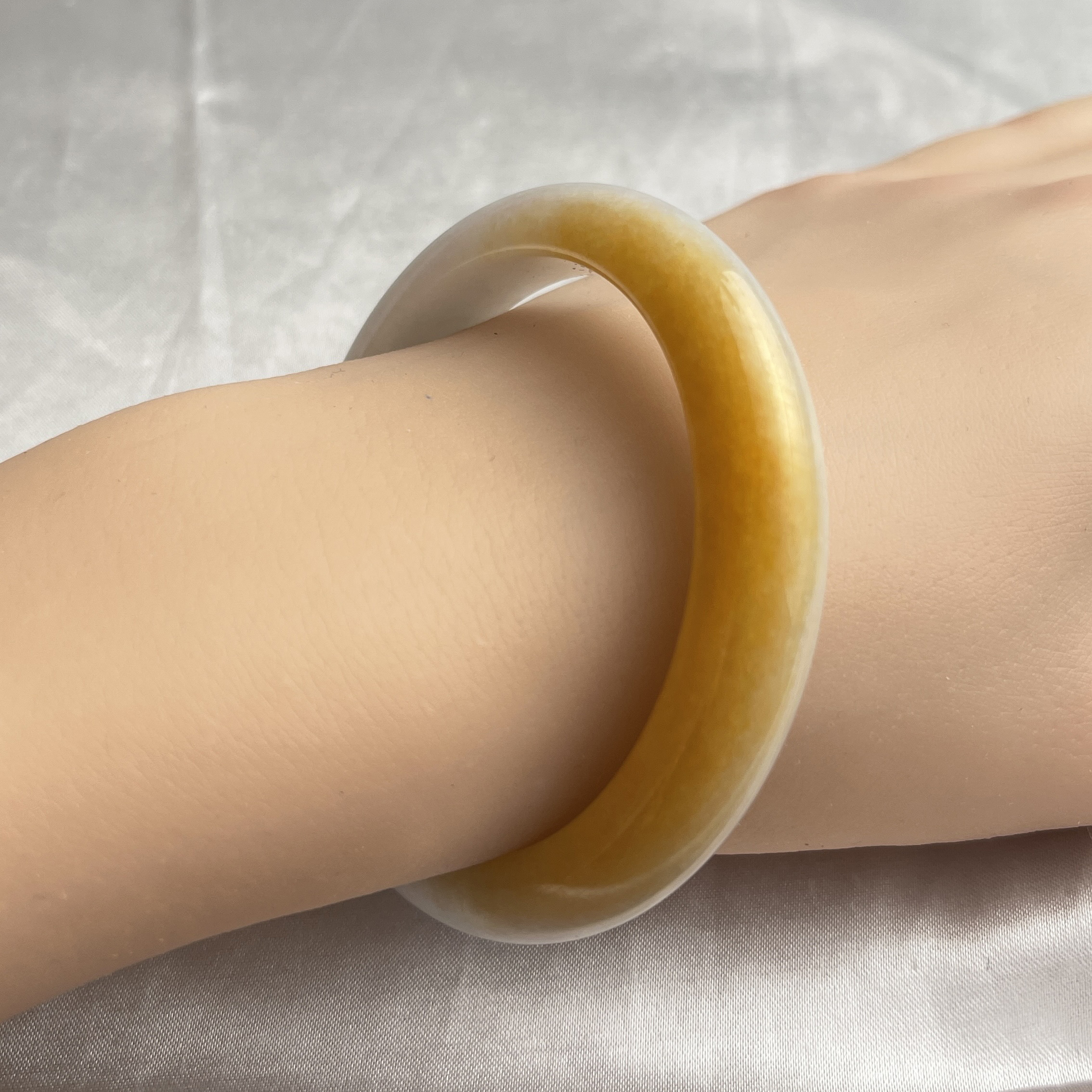 Yellow Jadeite Bangle (PJA00420)