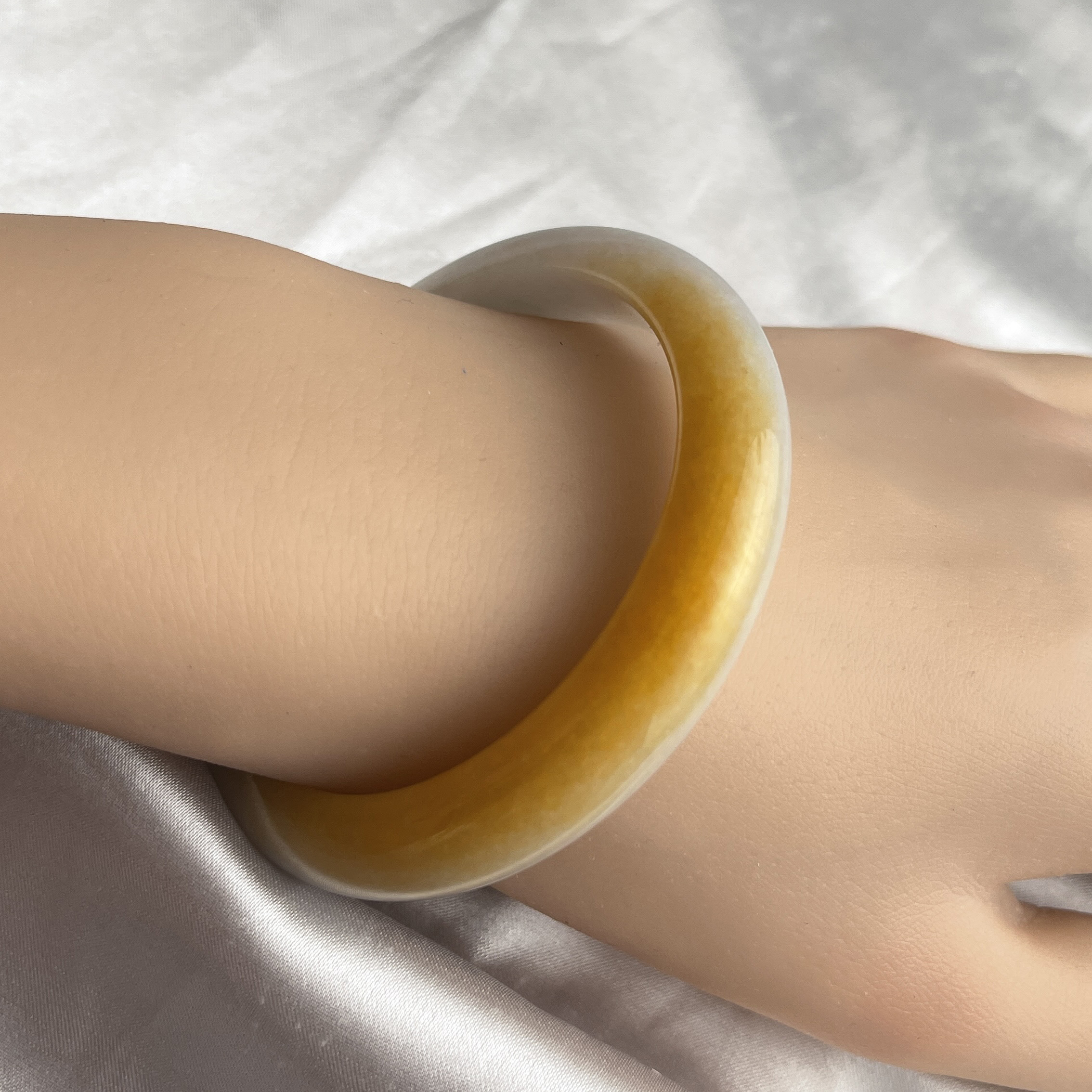 Yellow Jadeite Bangle (PJA00420)