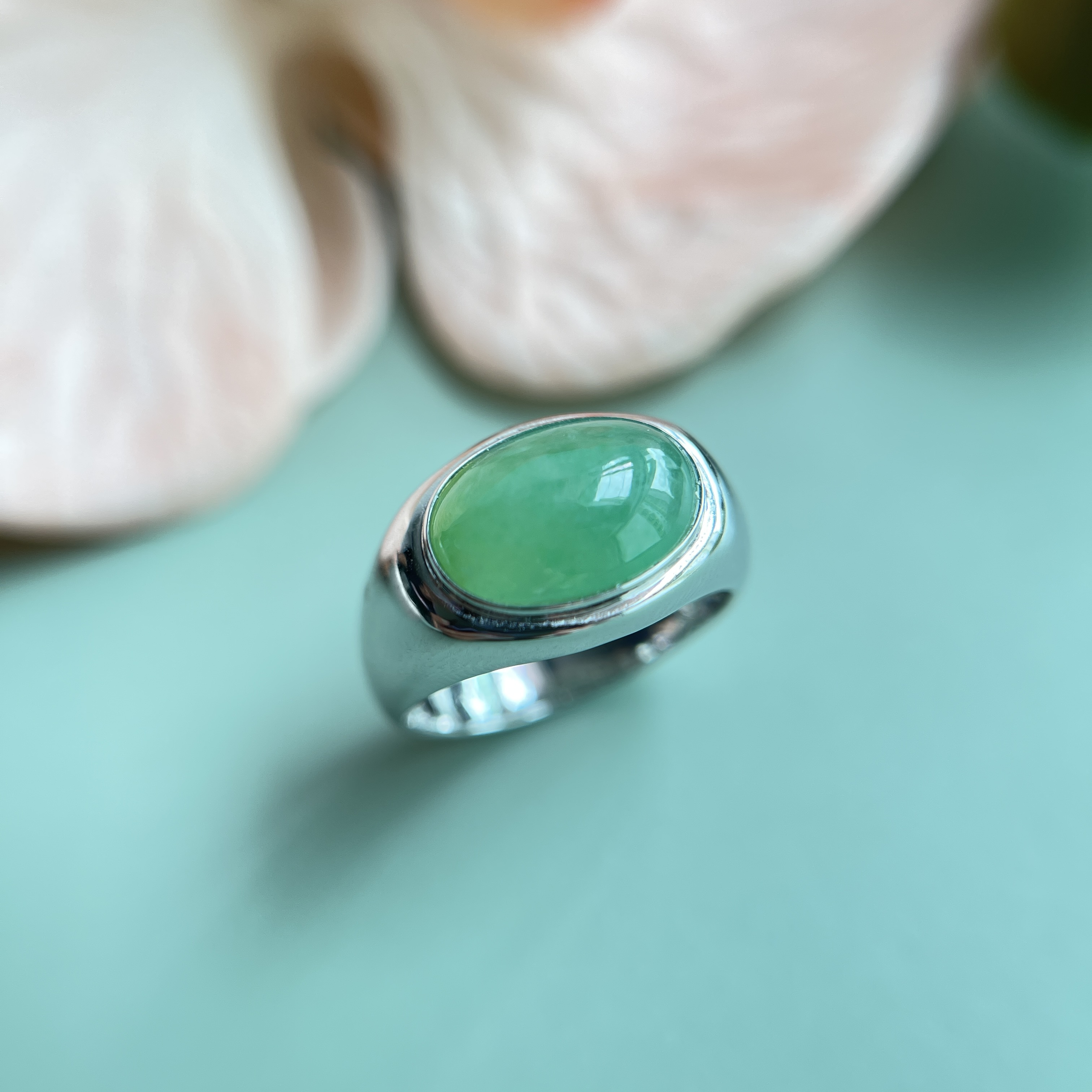 18K White Gold Vibrant Apple Green Jade Cabochon Ring (PJA00291)