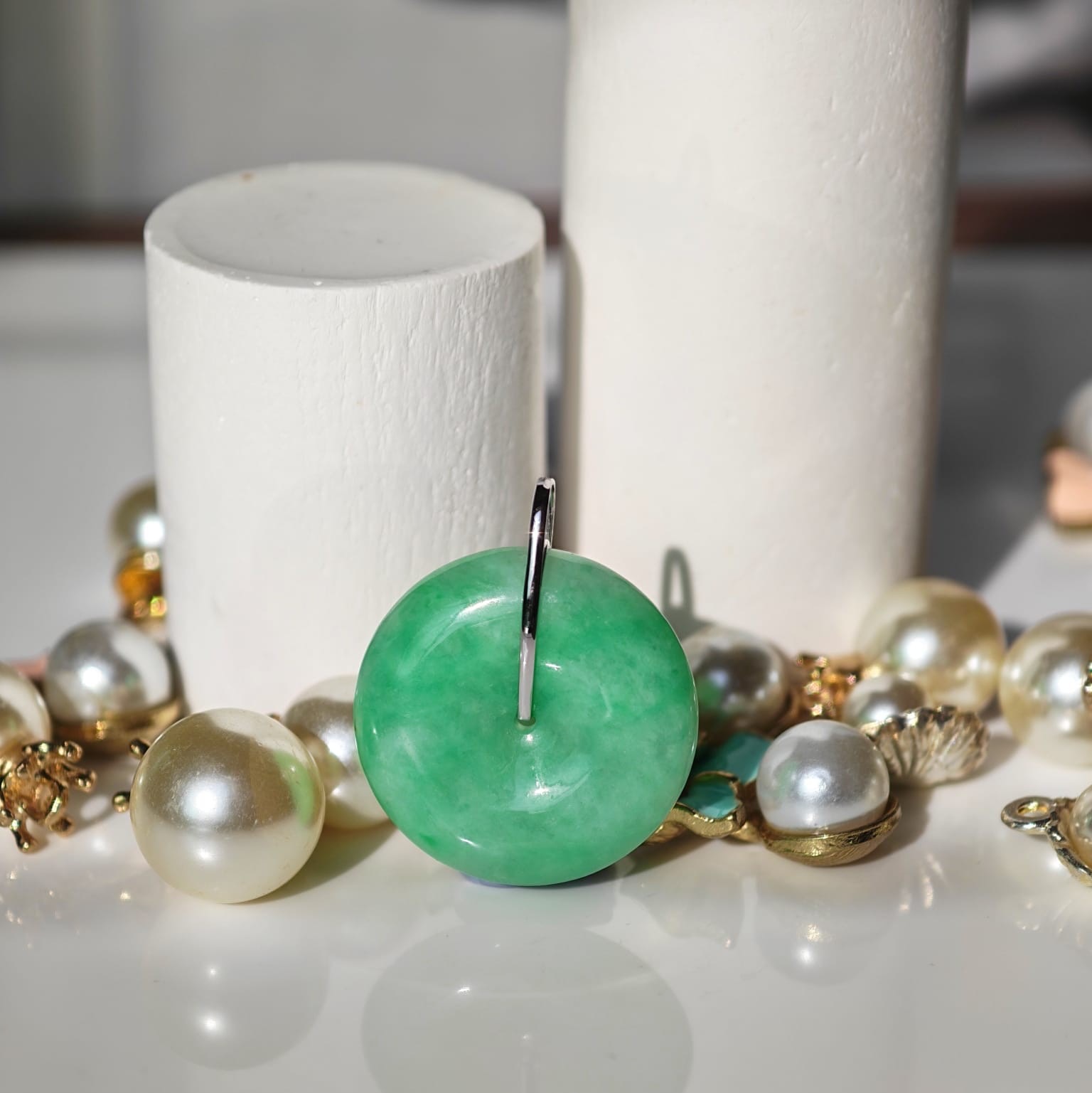 18K White Gold Green Safety Coin Pendant (PJA01416A)