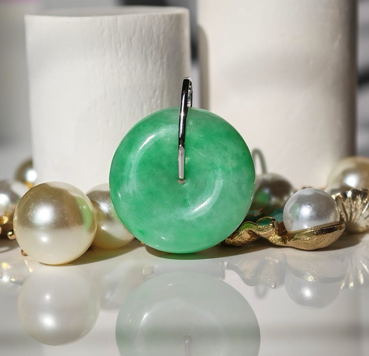 18K White Gold Green Safety Coin Pendant (PJA01416A)