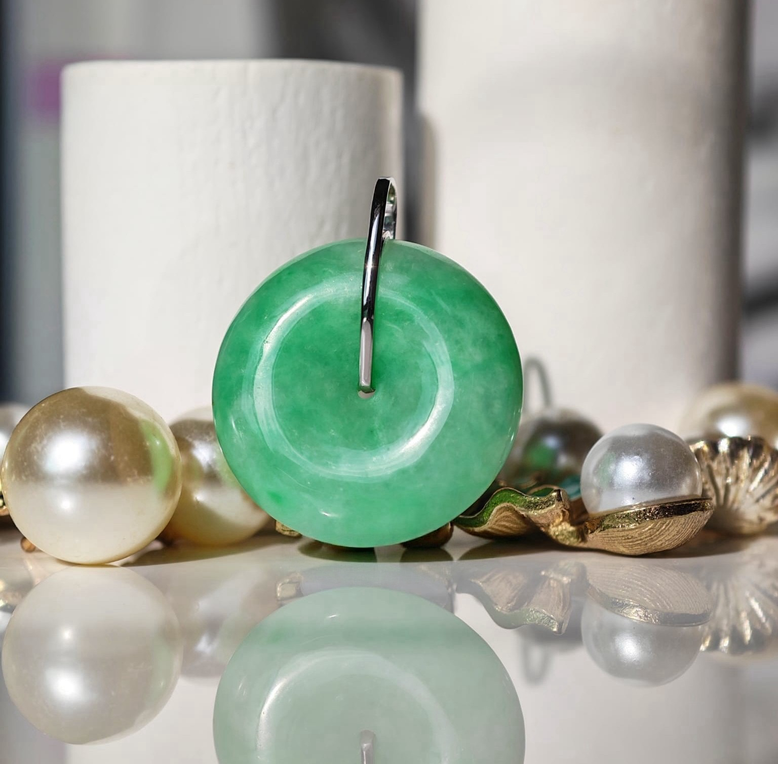 18K White Gold Green Safety Coin Pendant (PJA01416A)