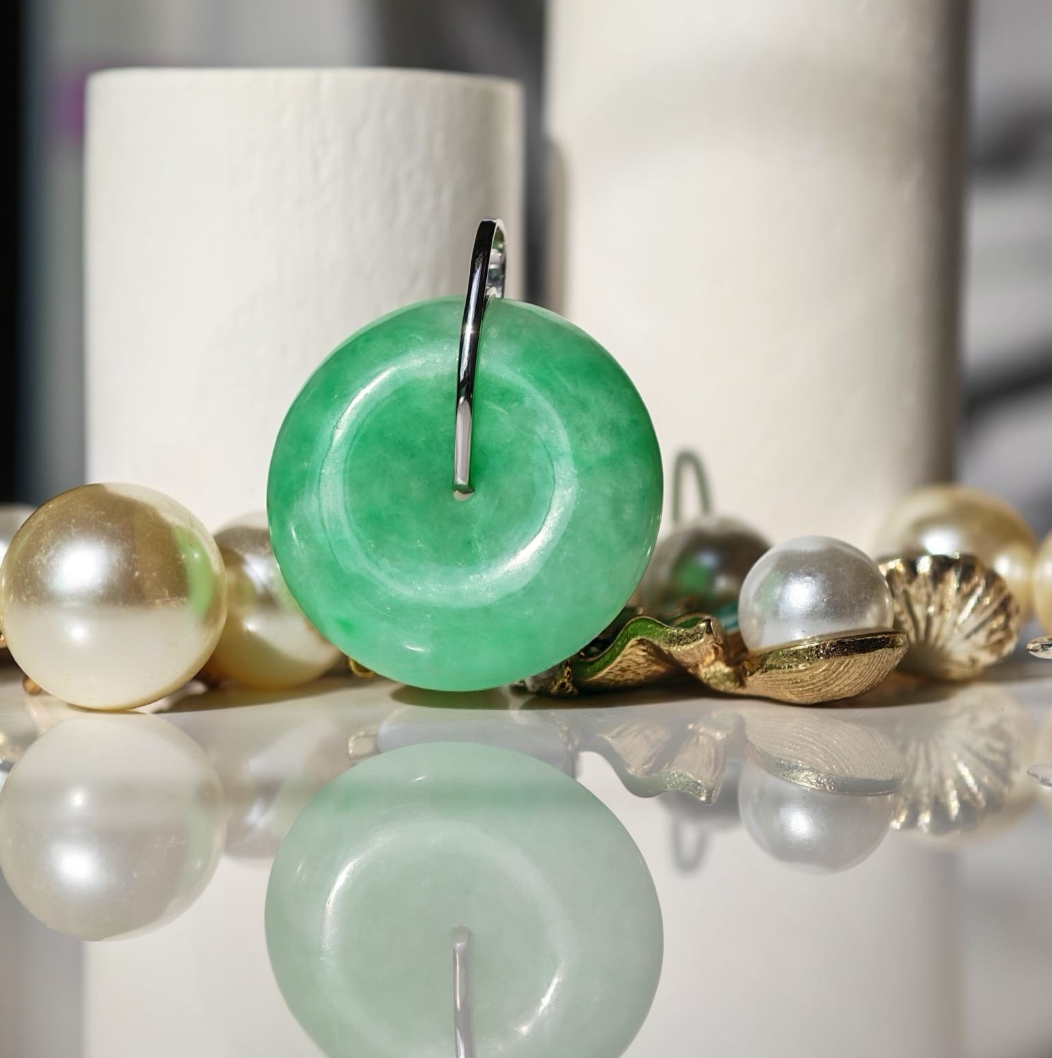 18K White Gold Green Safety Coin Pendant (PJA01416A)