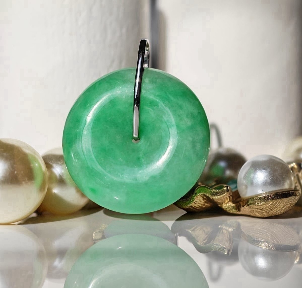 18K White Gold Green Safety Coin Pendant (PJA01416A)