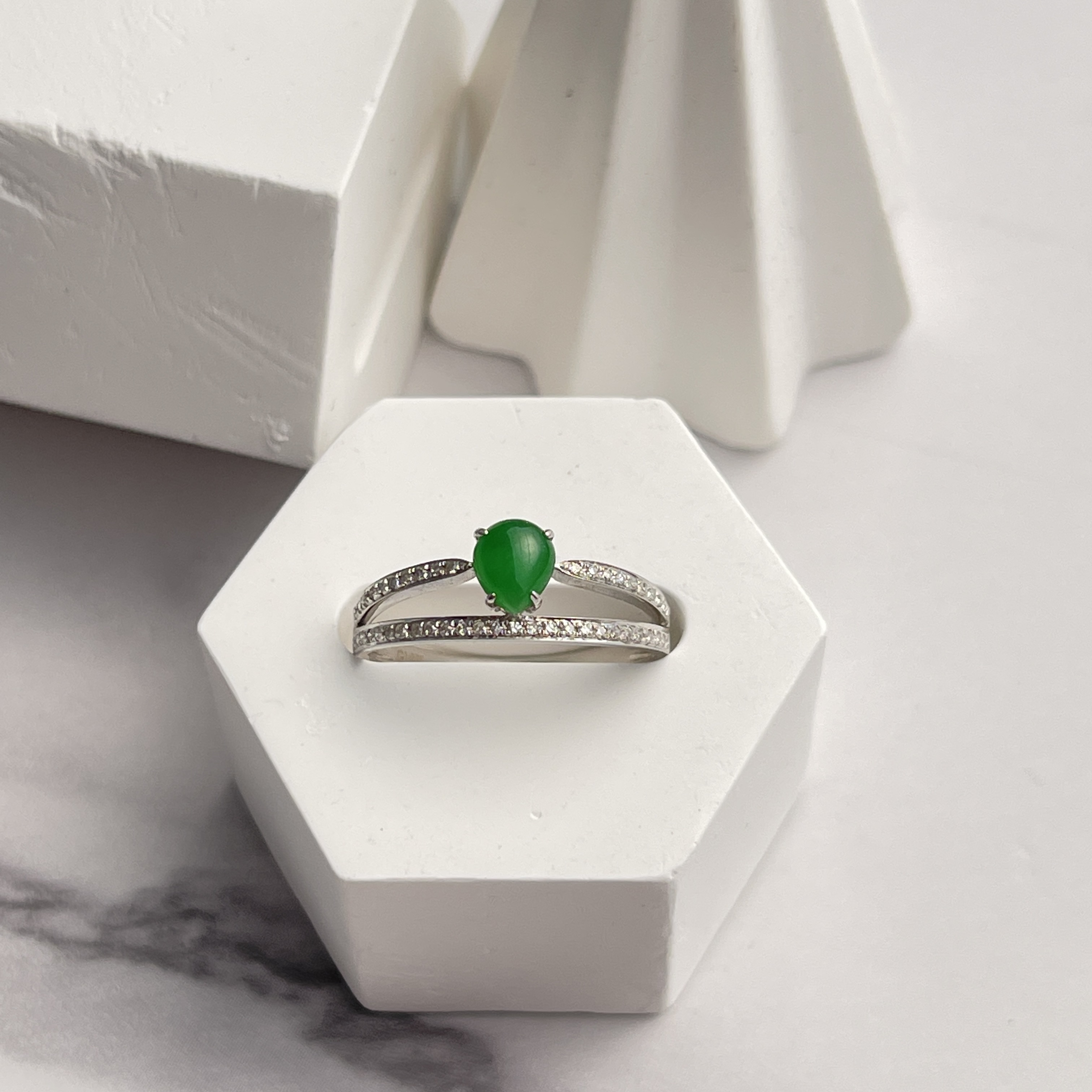 18K White Gold Green Jade Ring (PJA00421)