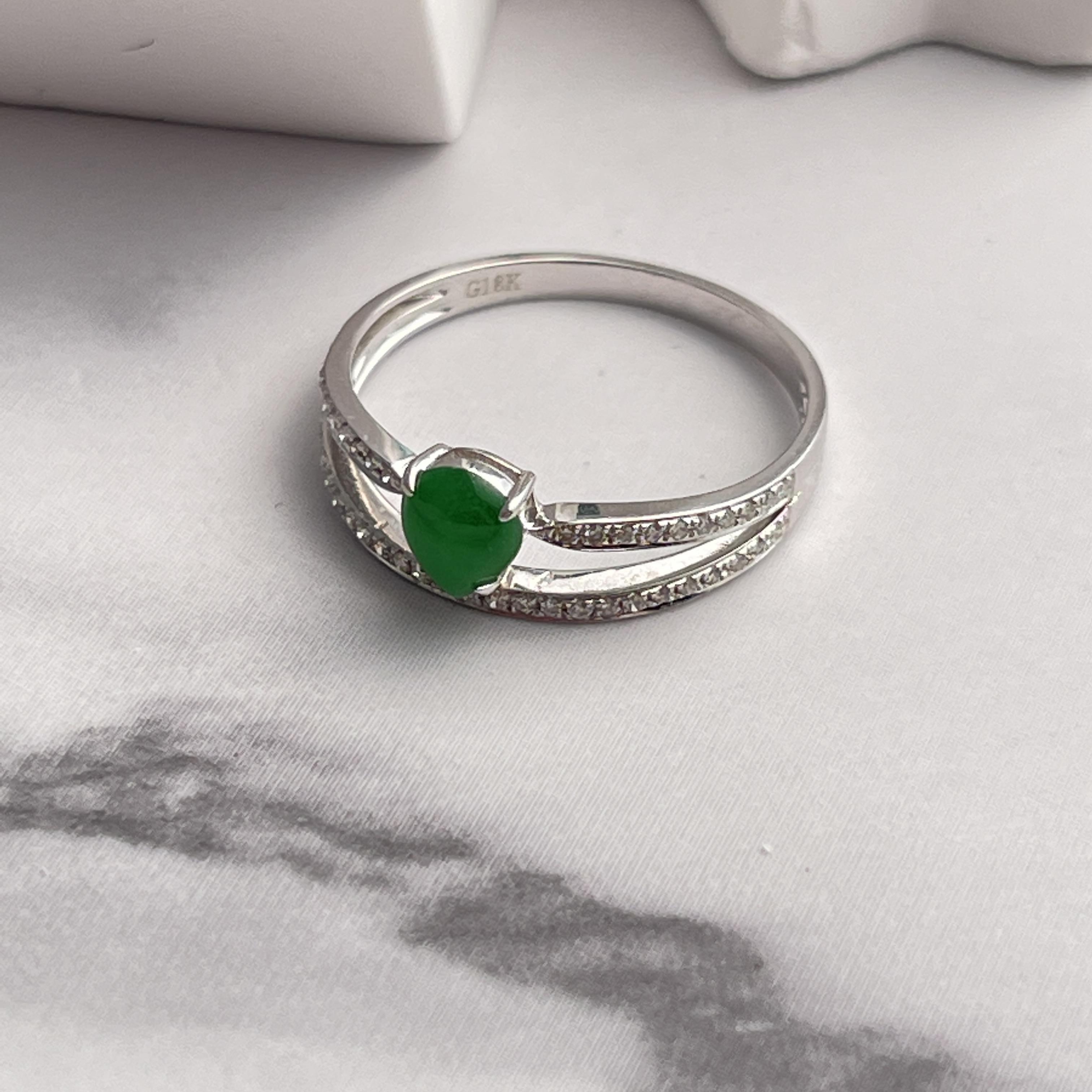 18K White Gold Green Jade Ring (PJA00421)