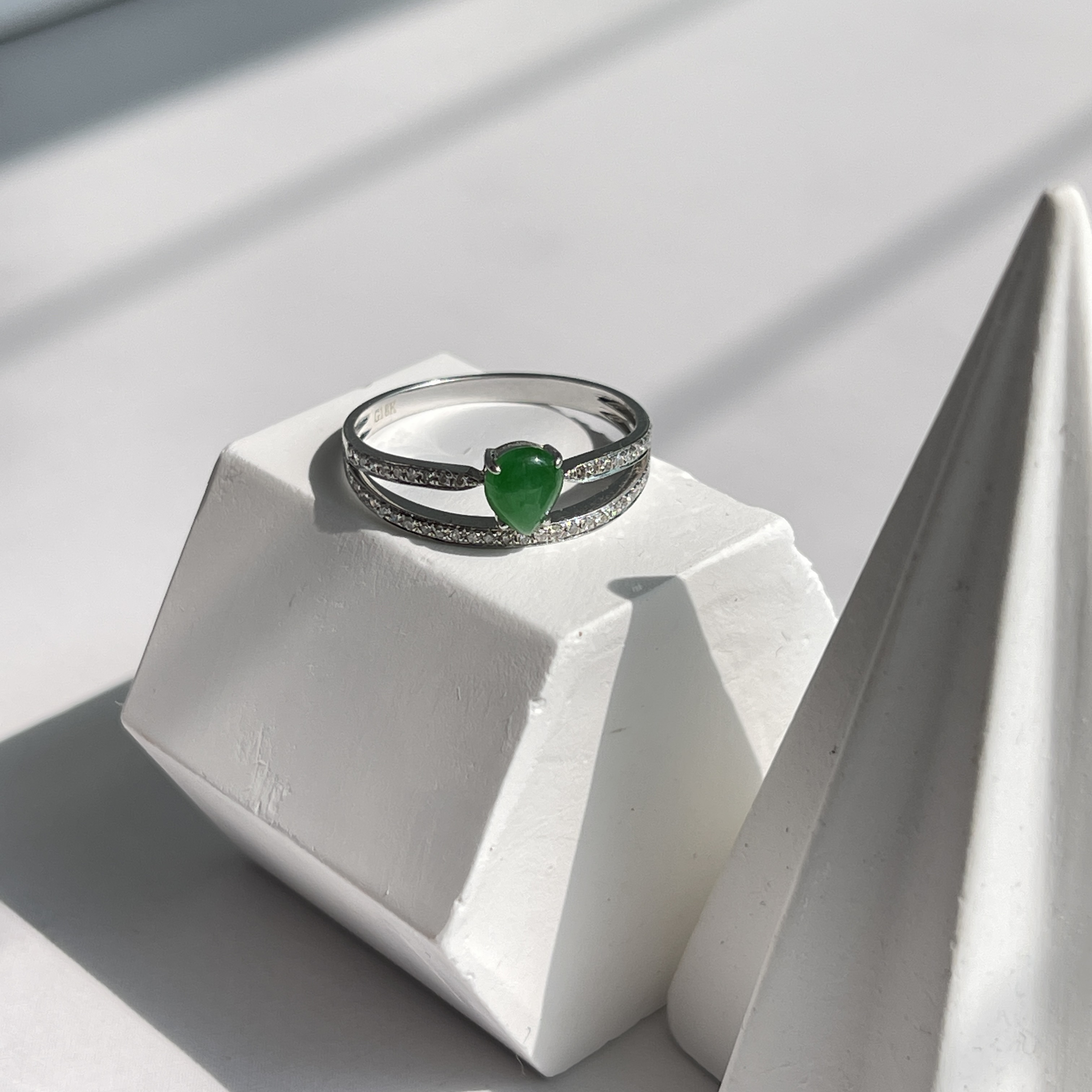 18K White Gold Green Jade Ring (PJA00421)