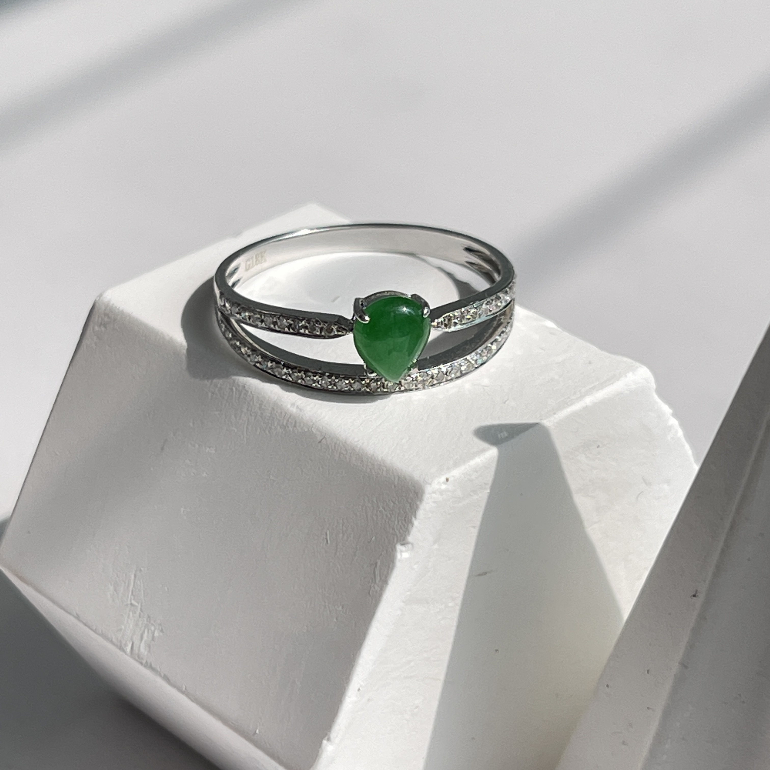 18K White Gold Green Jade Ring (PJA00421)
