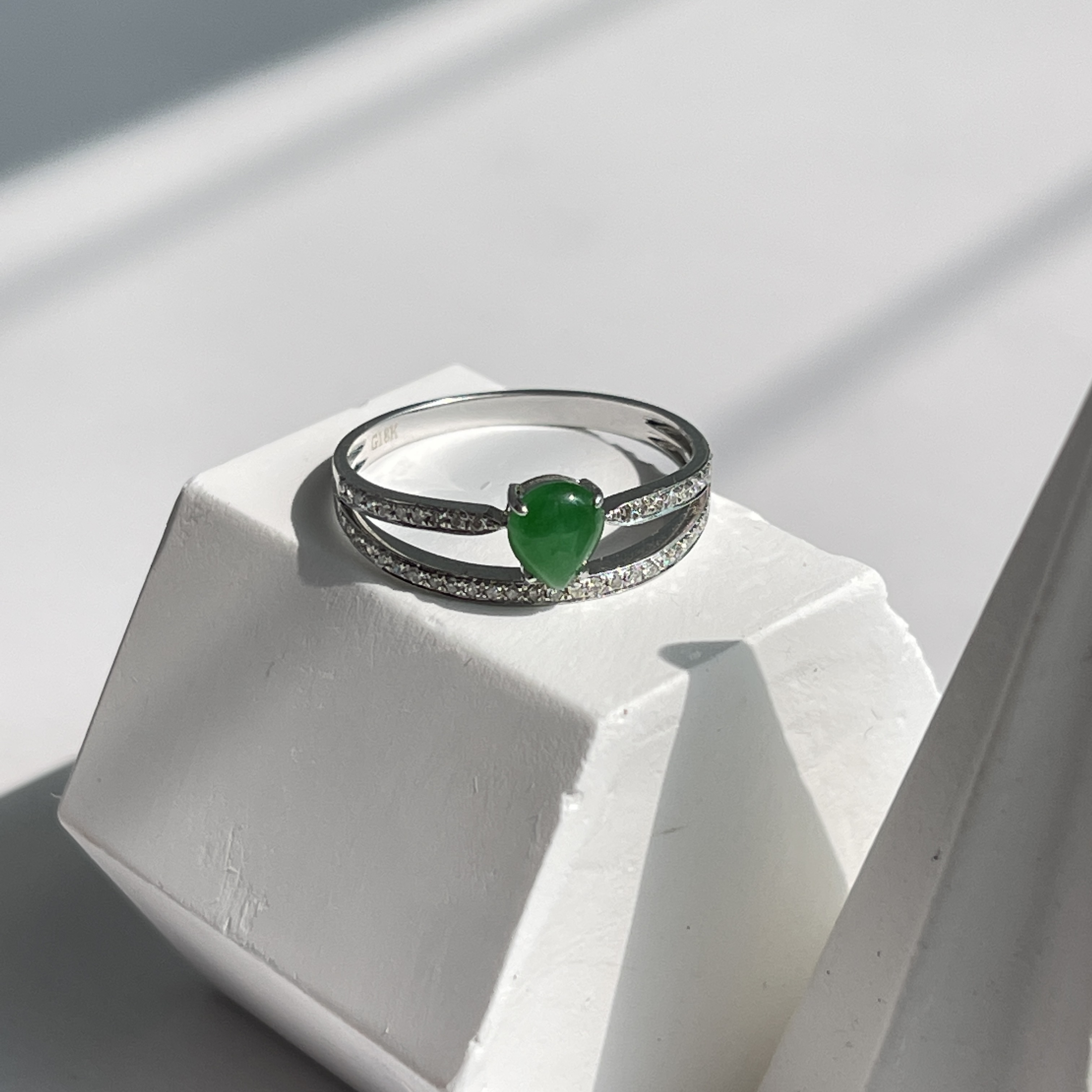 18K White Gold Green Jade Ring (PJA00421)