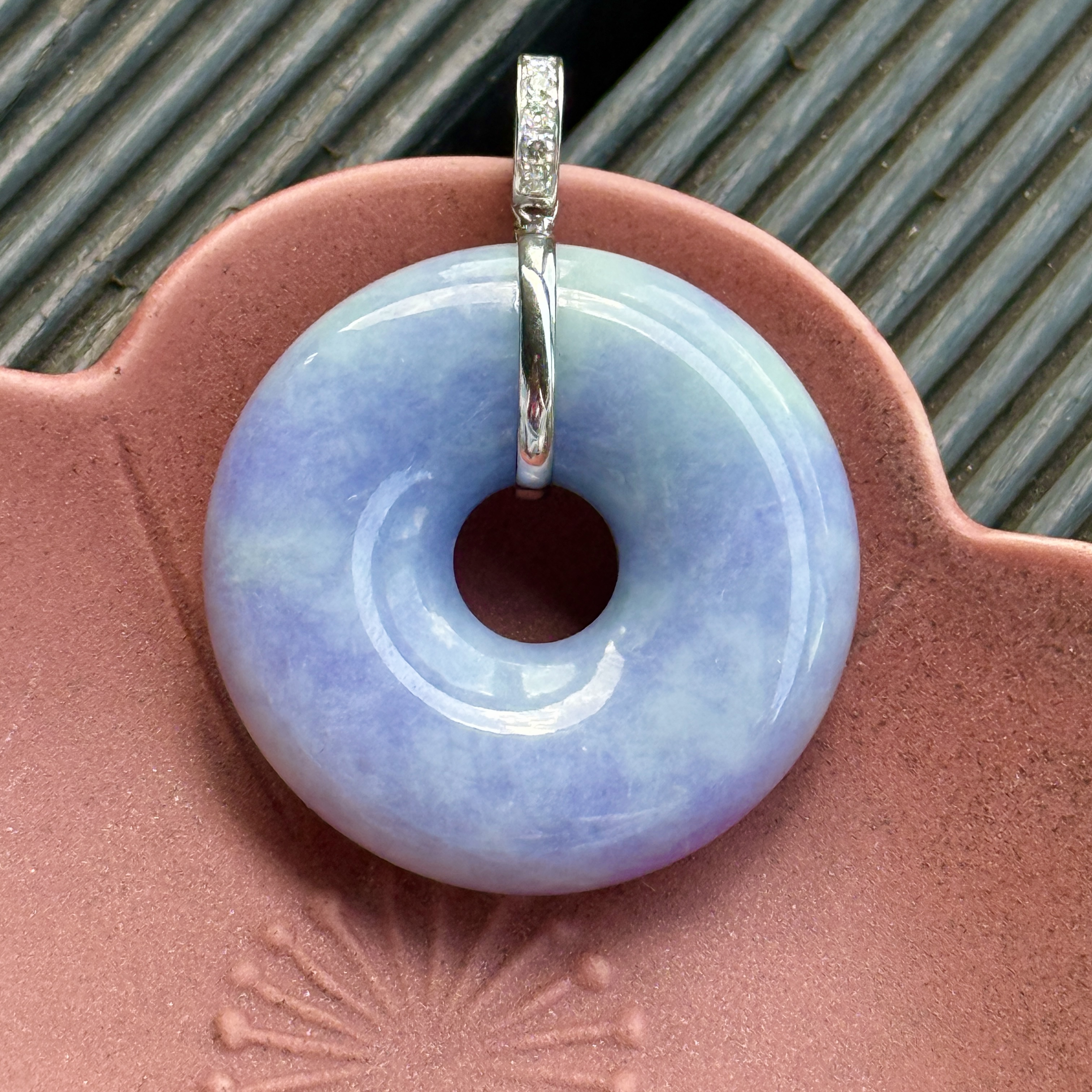 18K White Gold Lavender Donut Pendant (PJA01142)