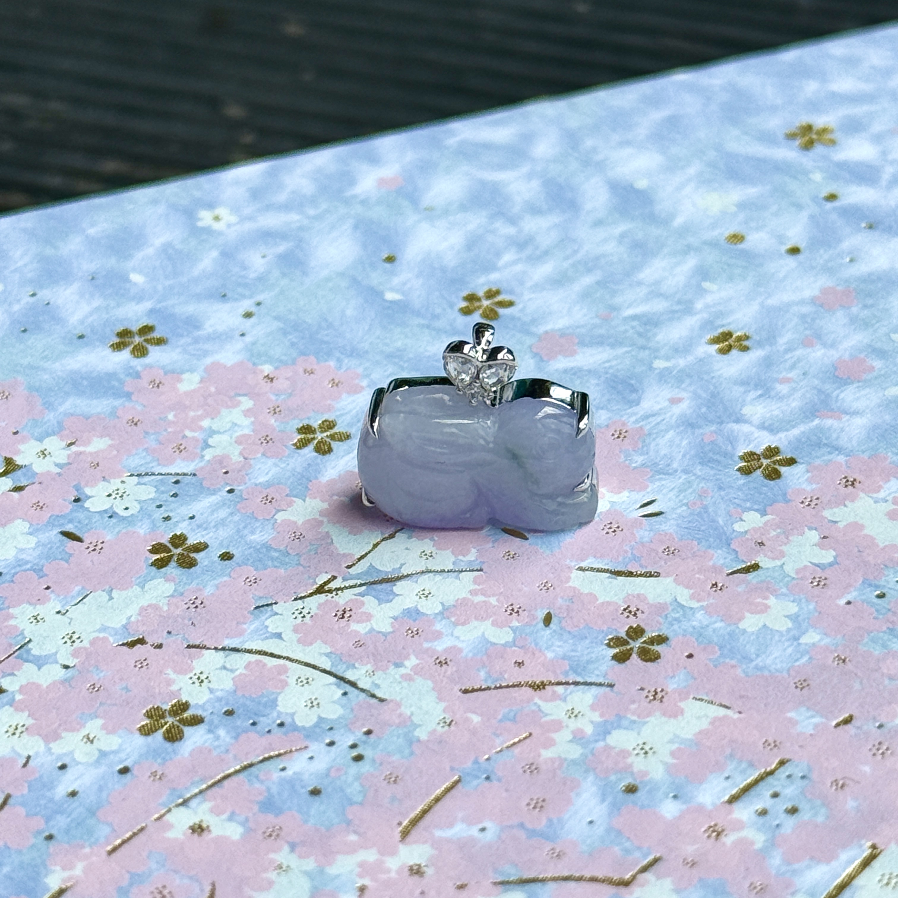 18K White Gold Lavender Rabbit Jade Pendant (PJA01154)