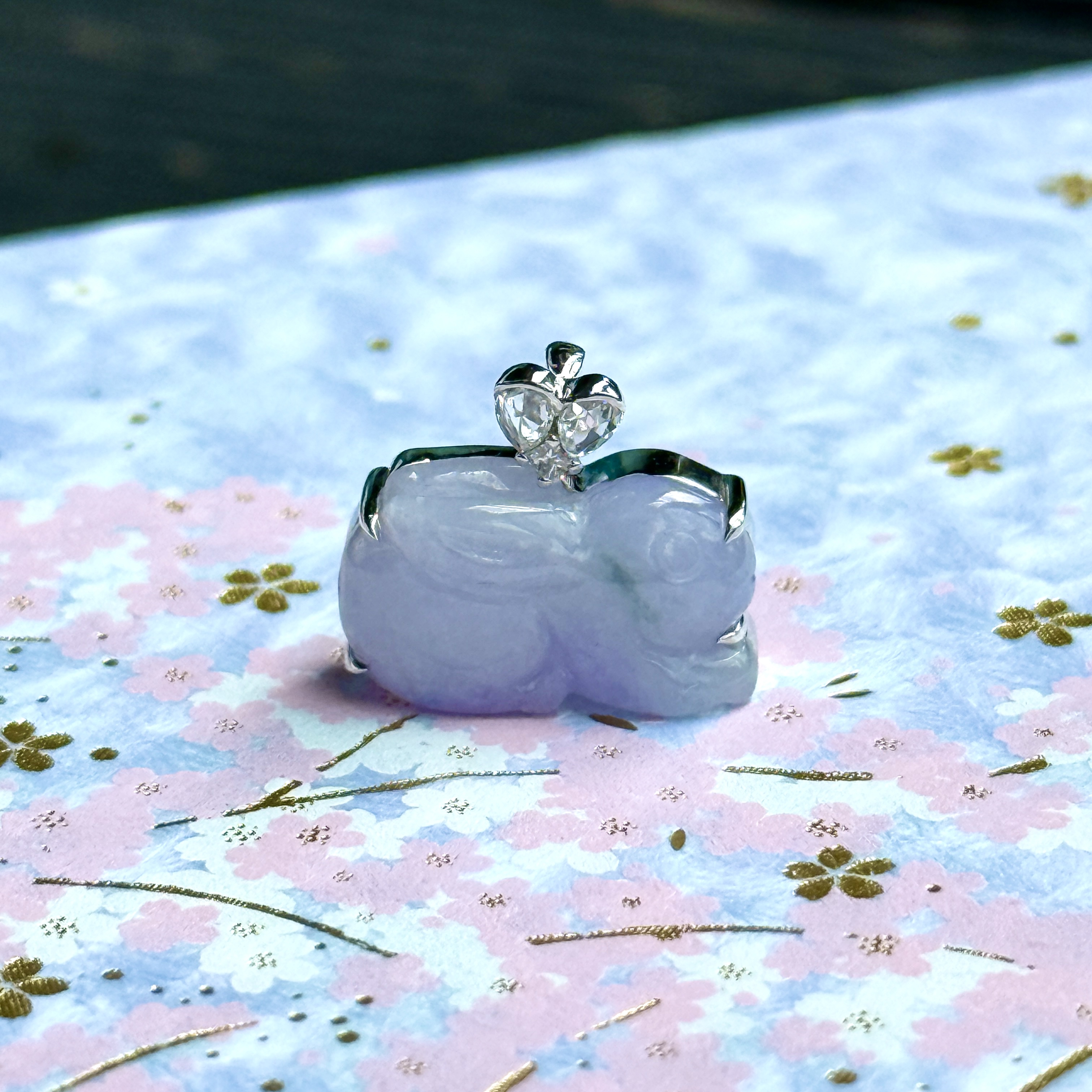 18K White Gold Lavender Rabbit Jade Pendant (PJA01154)