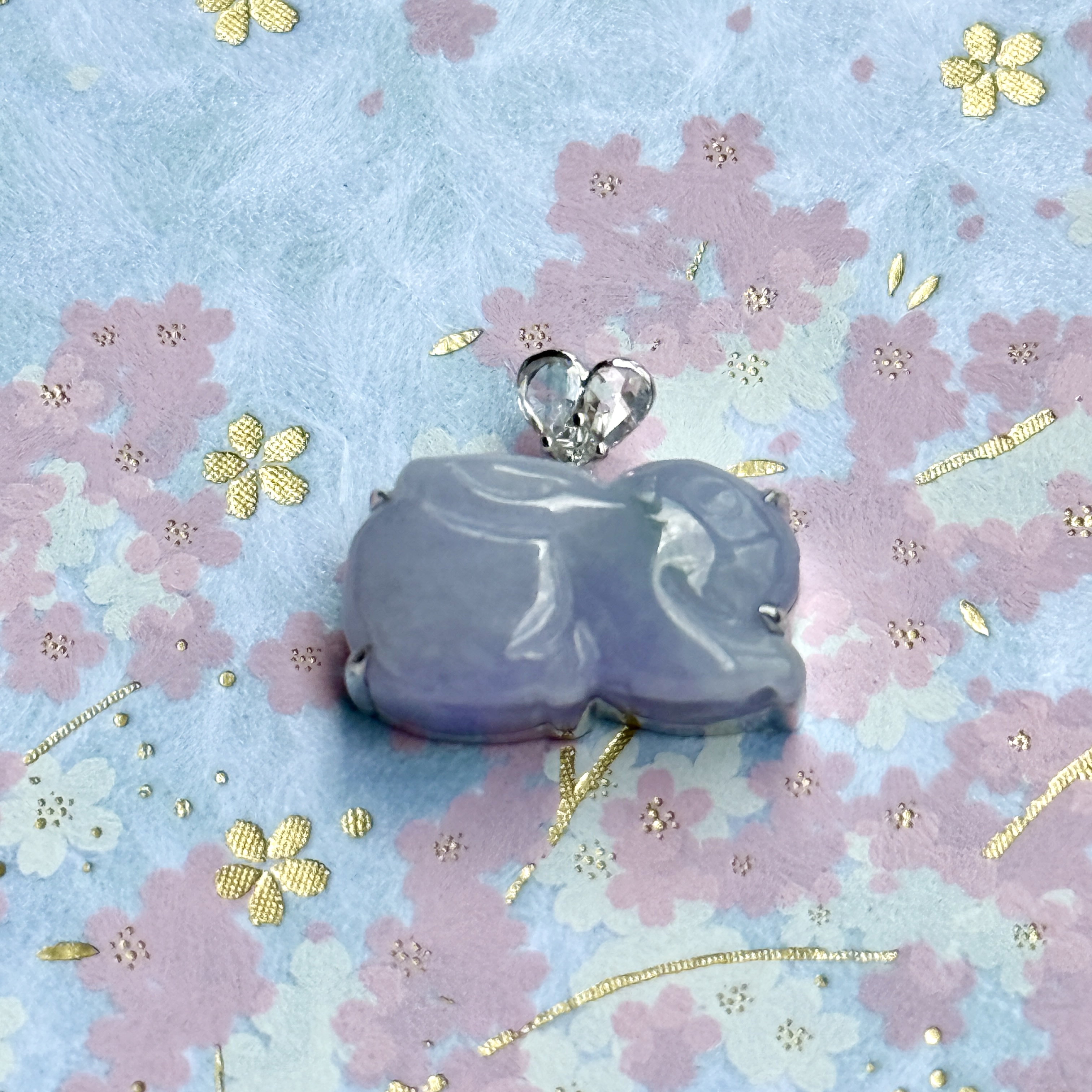18K White Gold Lavender Rabbit Jade Pendant (PJA01154)