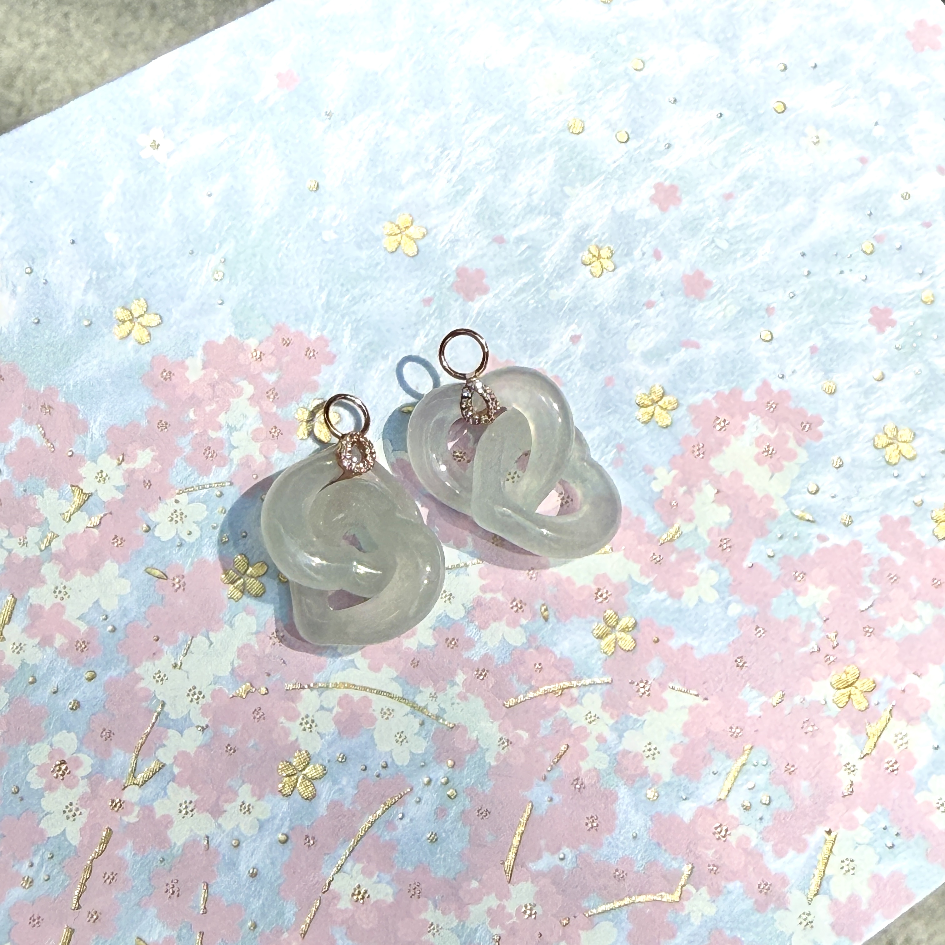 18K White Gold Icy Heart-Shaped Earrings (PJA01153)