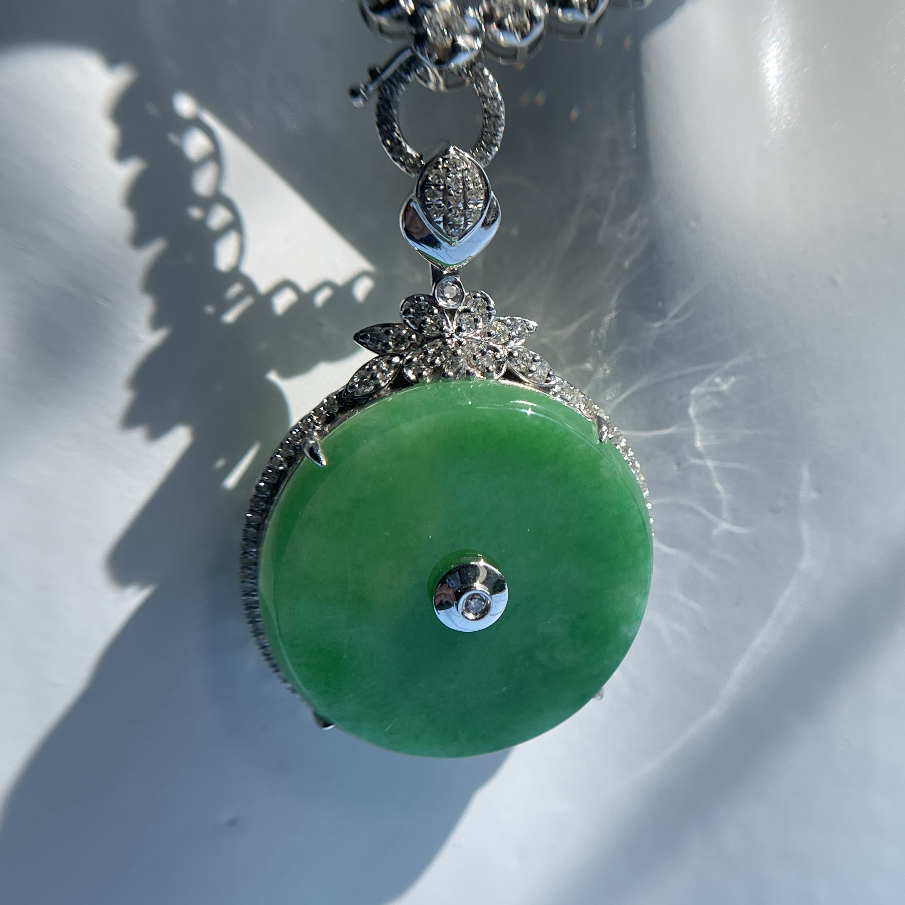 18K White Gold Round Green Jade Pendant  (PJA00051)