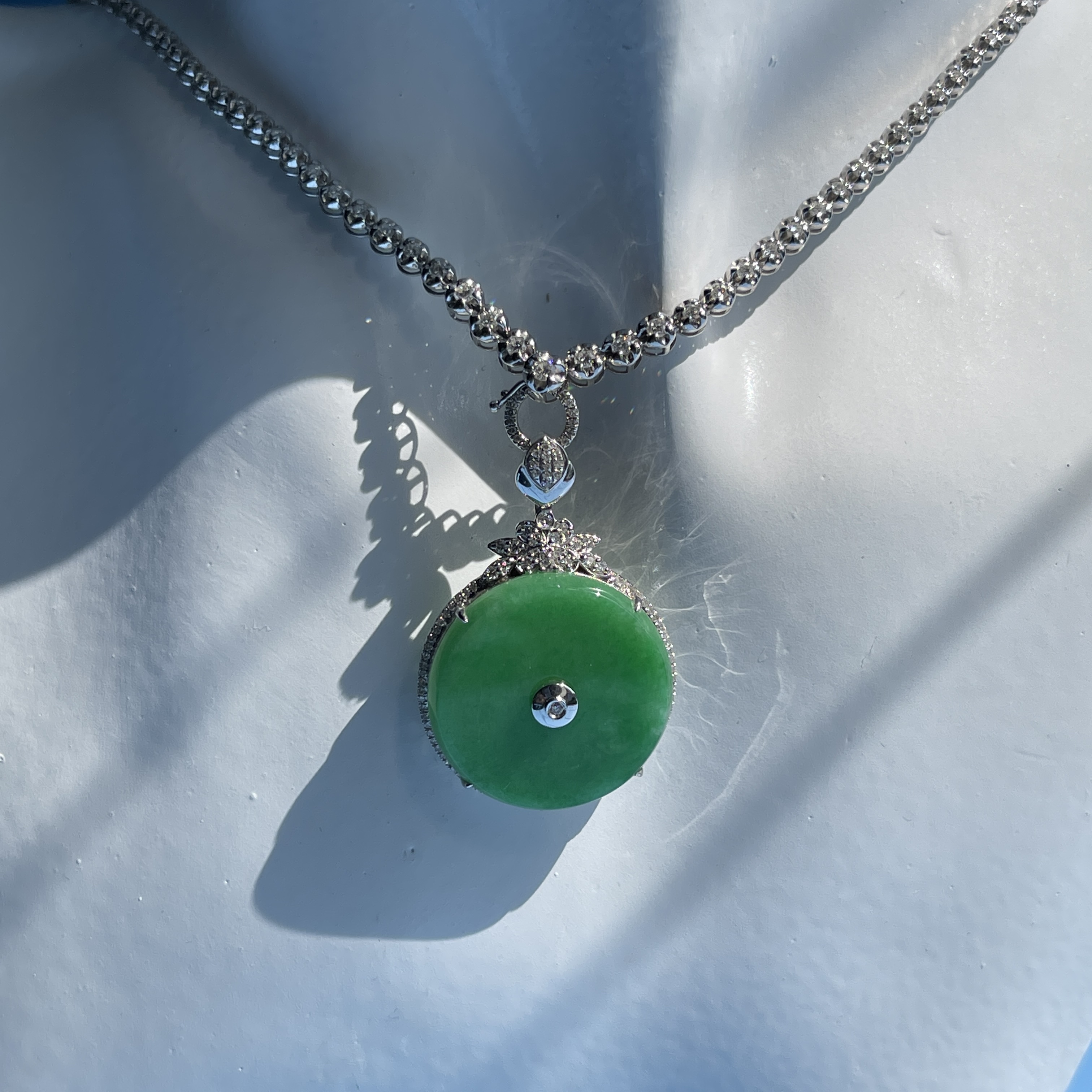 18K White Gold Round Green Jade Pendant  (PJA00051)
