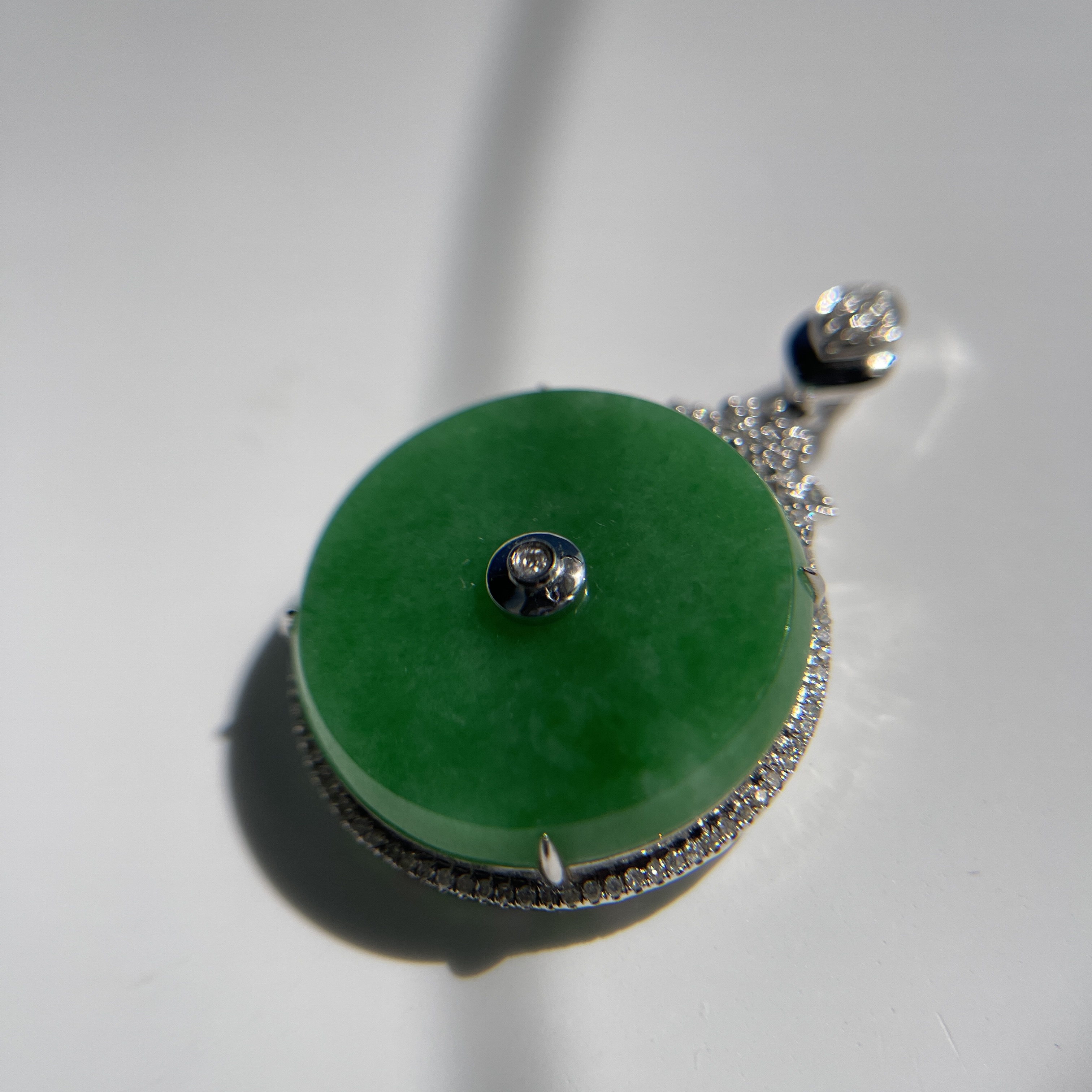 18K White Gold Round Green Jade Pendant  (PJA00051)