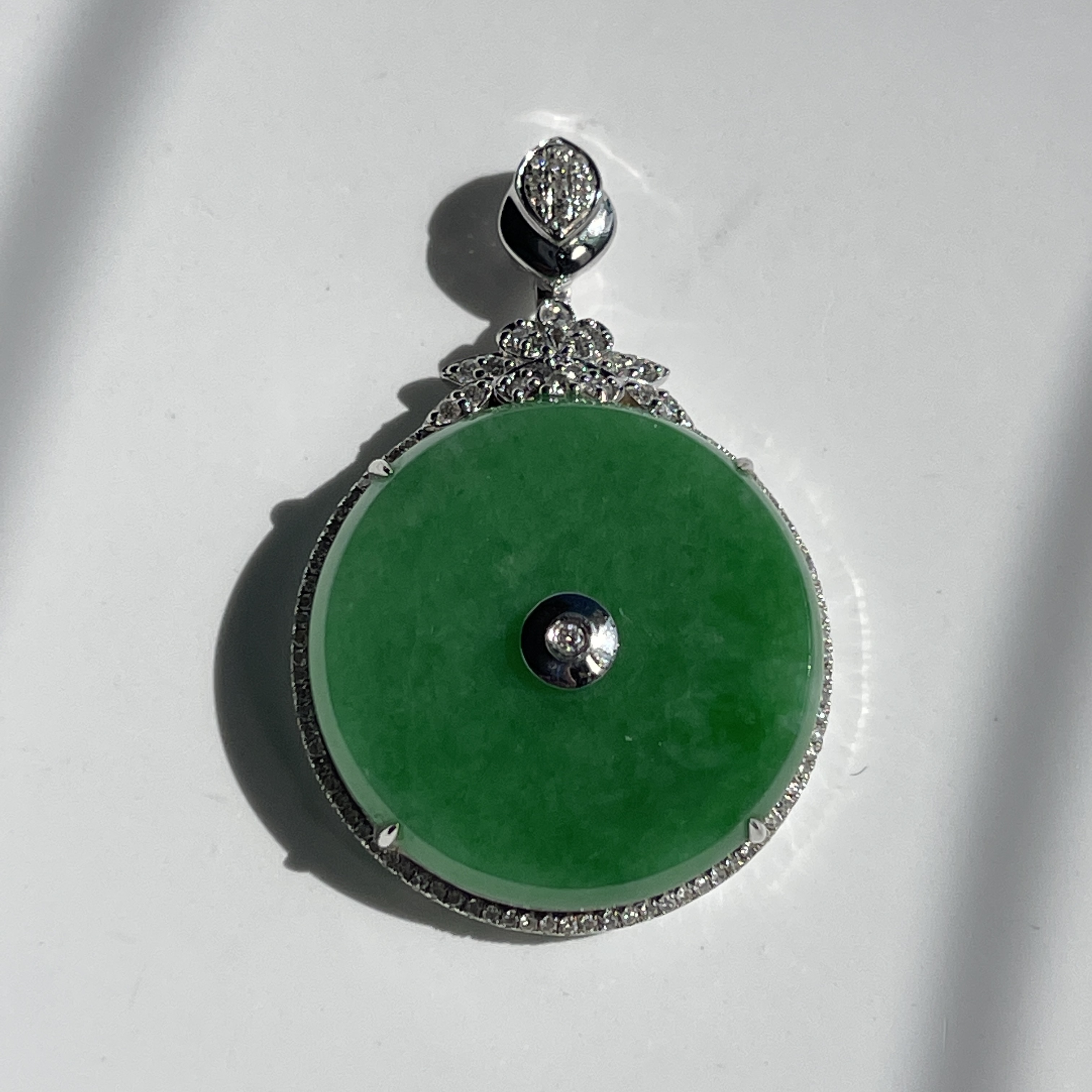 18K White Gold Round Green Jade Pendant  (PJA00051)