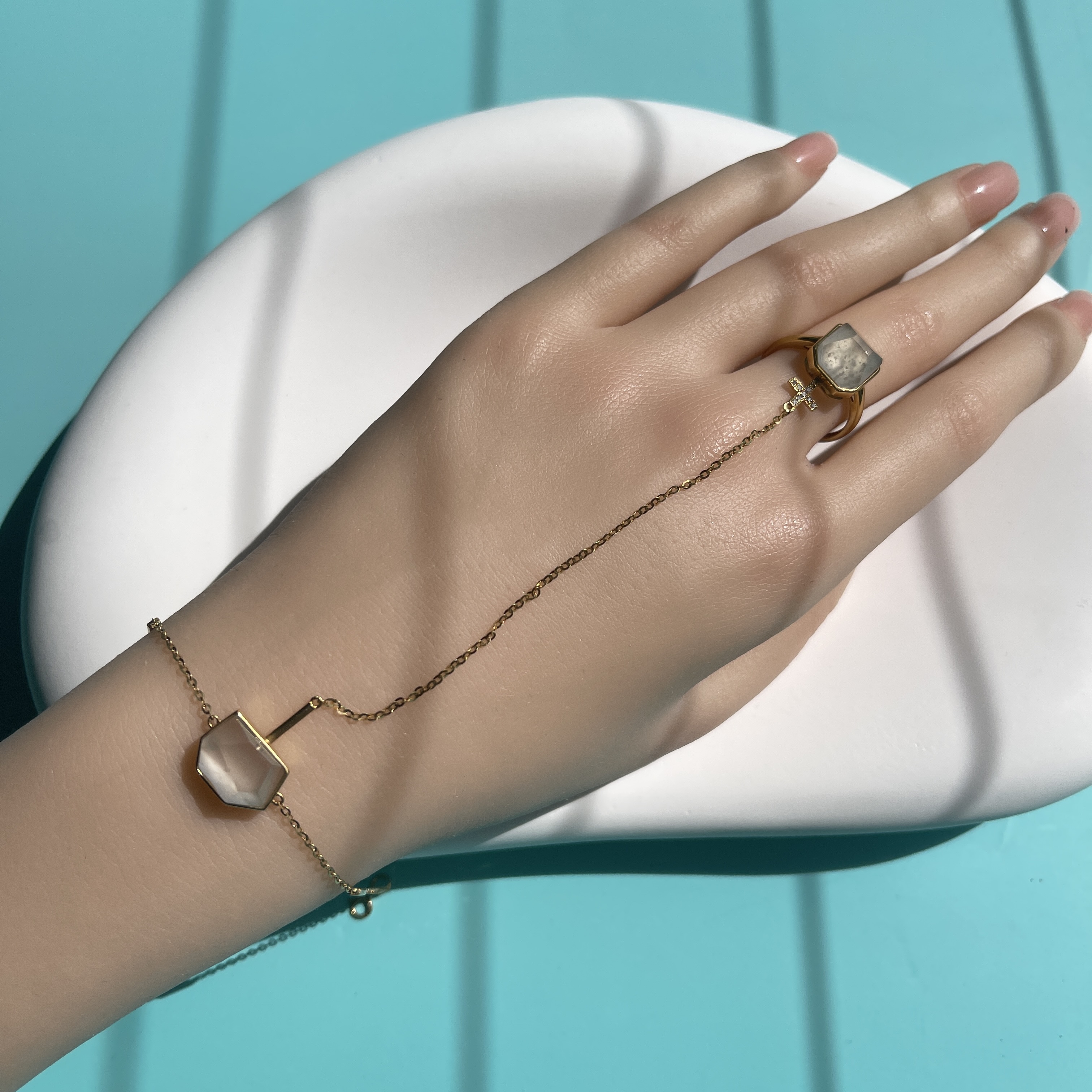 18K Yellow Gold Hand Chain Bracelet and Ring (PJA00477)