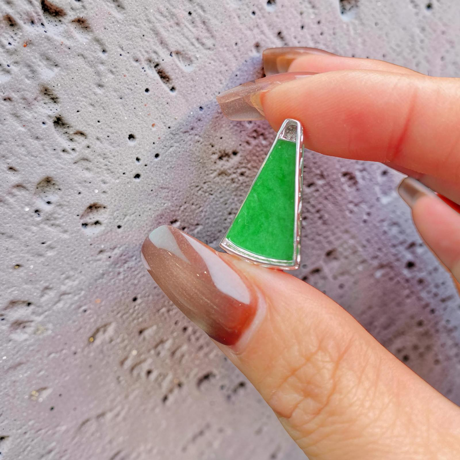 18K White Gold Green Trapezium Pendant (PJA01322)