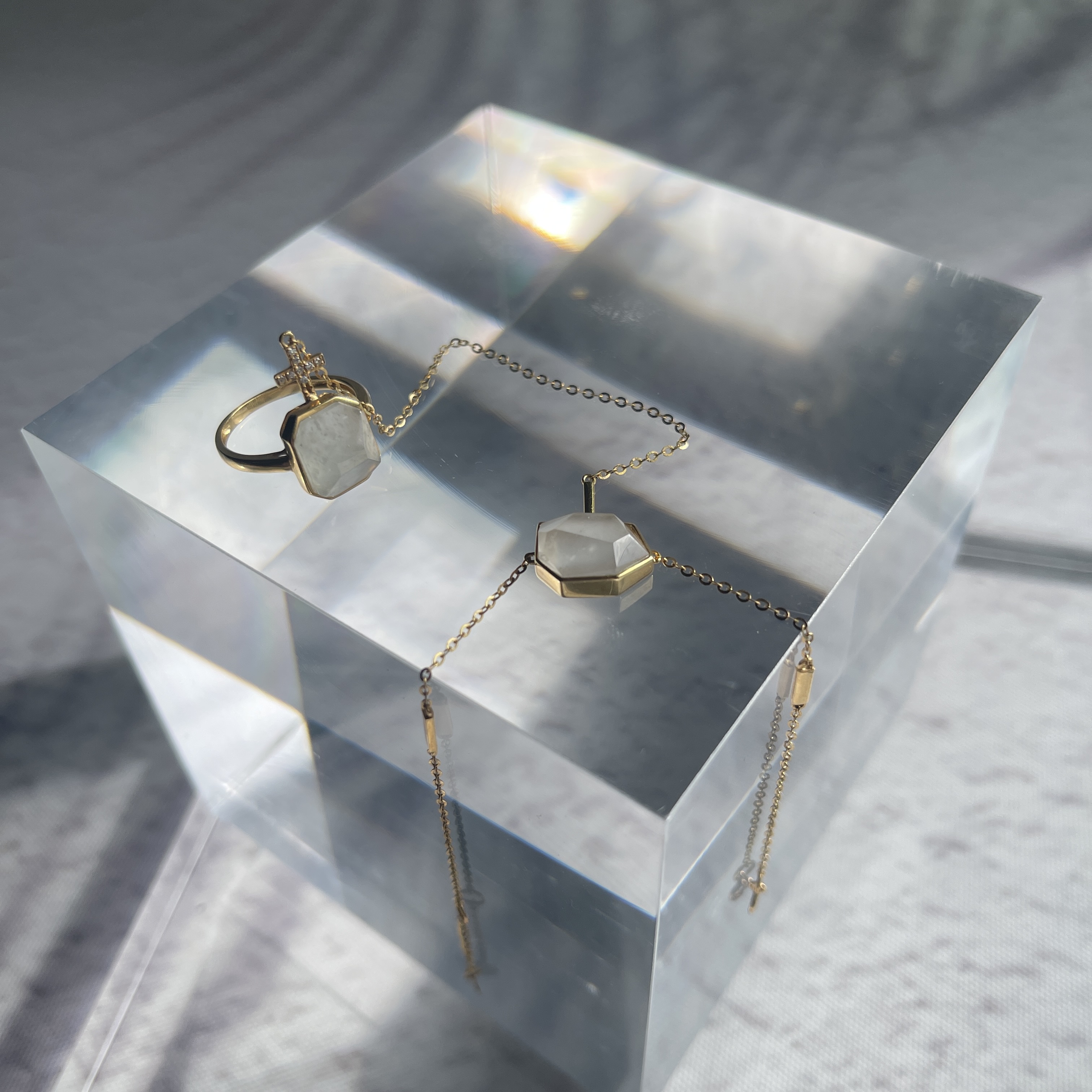 18K Yellow Gold Hand Chain Bracelet and Ring (PJA00477)