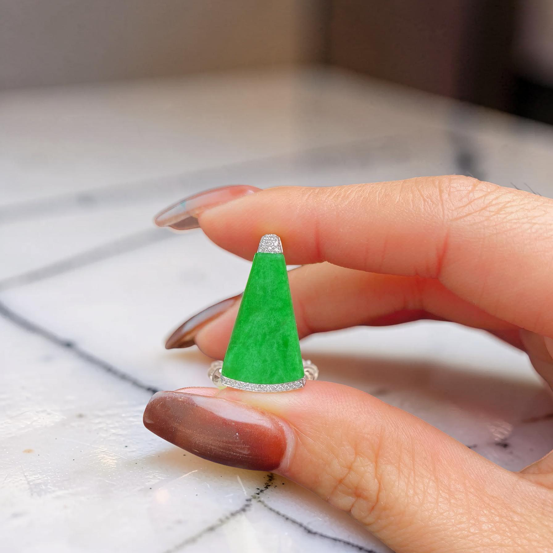 18K White Gold Green Trapezium Pendant (PJA01322)