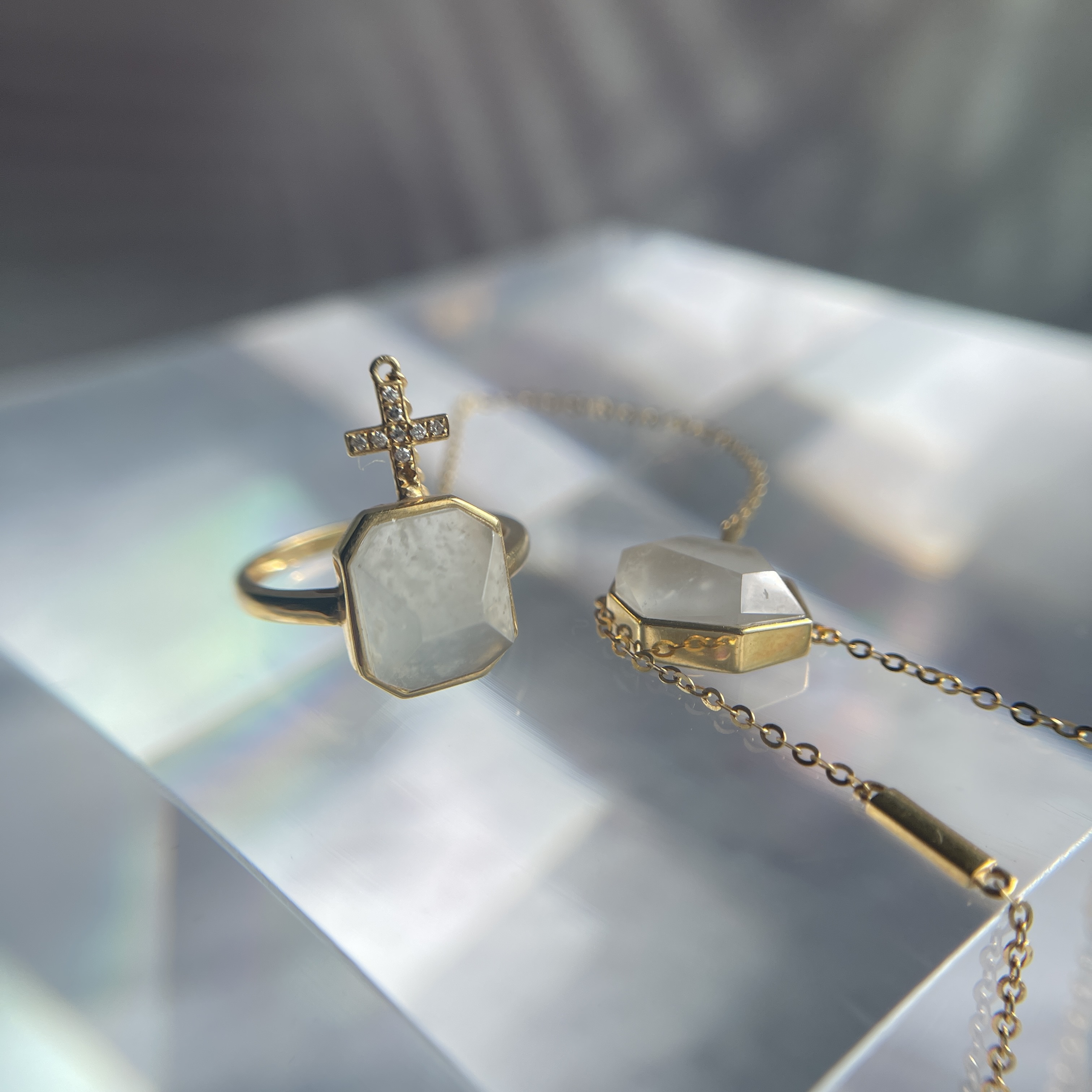 18K Yellow Gold Hand Chain Bracelet and Ring (PJA00477)