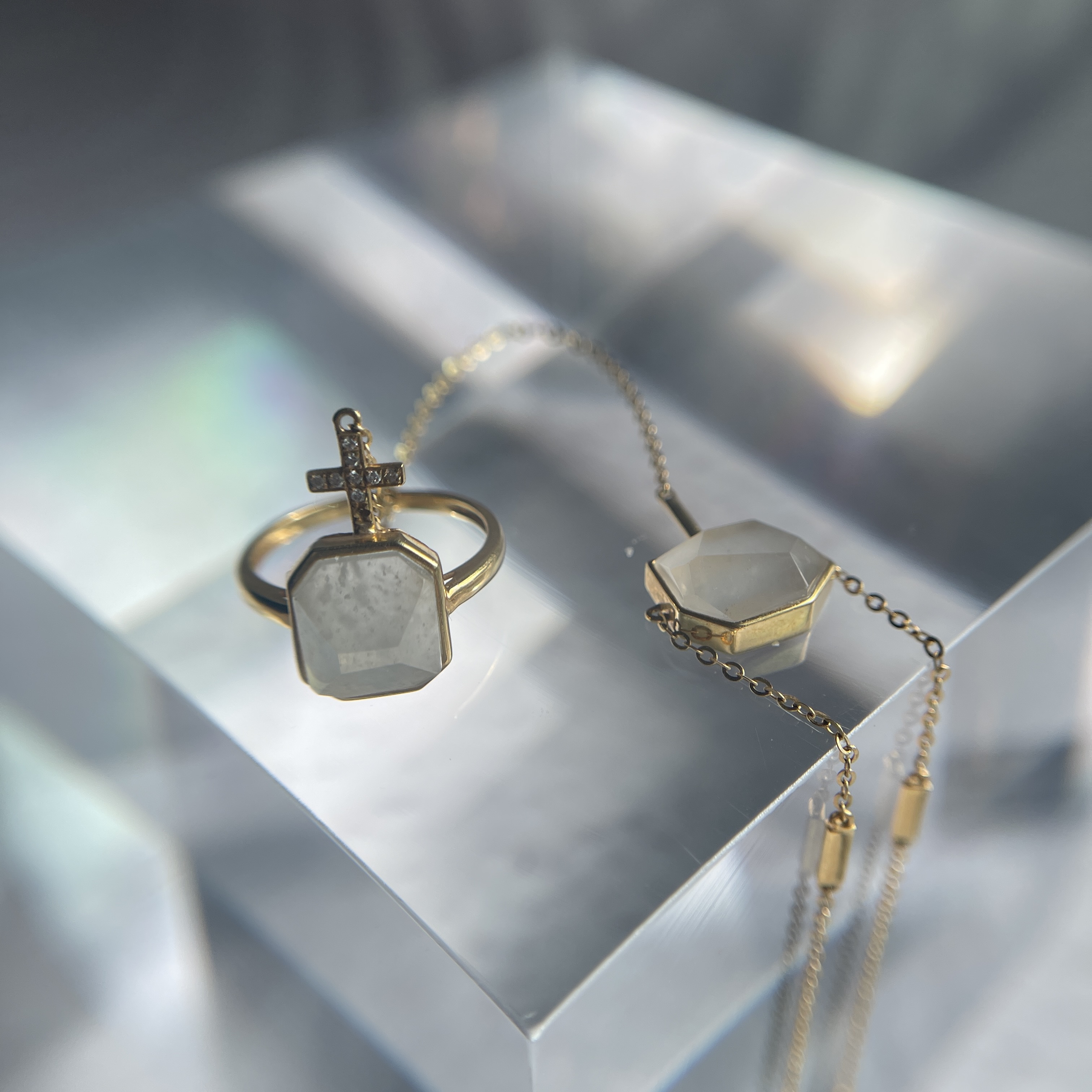 18K Yellow Gold Hand Chain Bracelet and Ring (PJA00477)