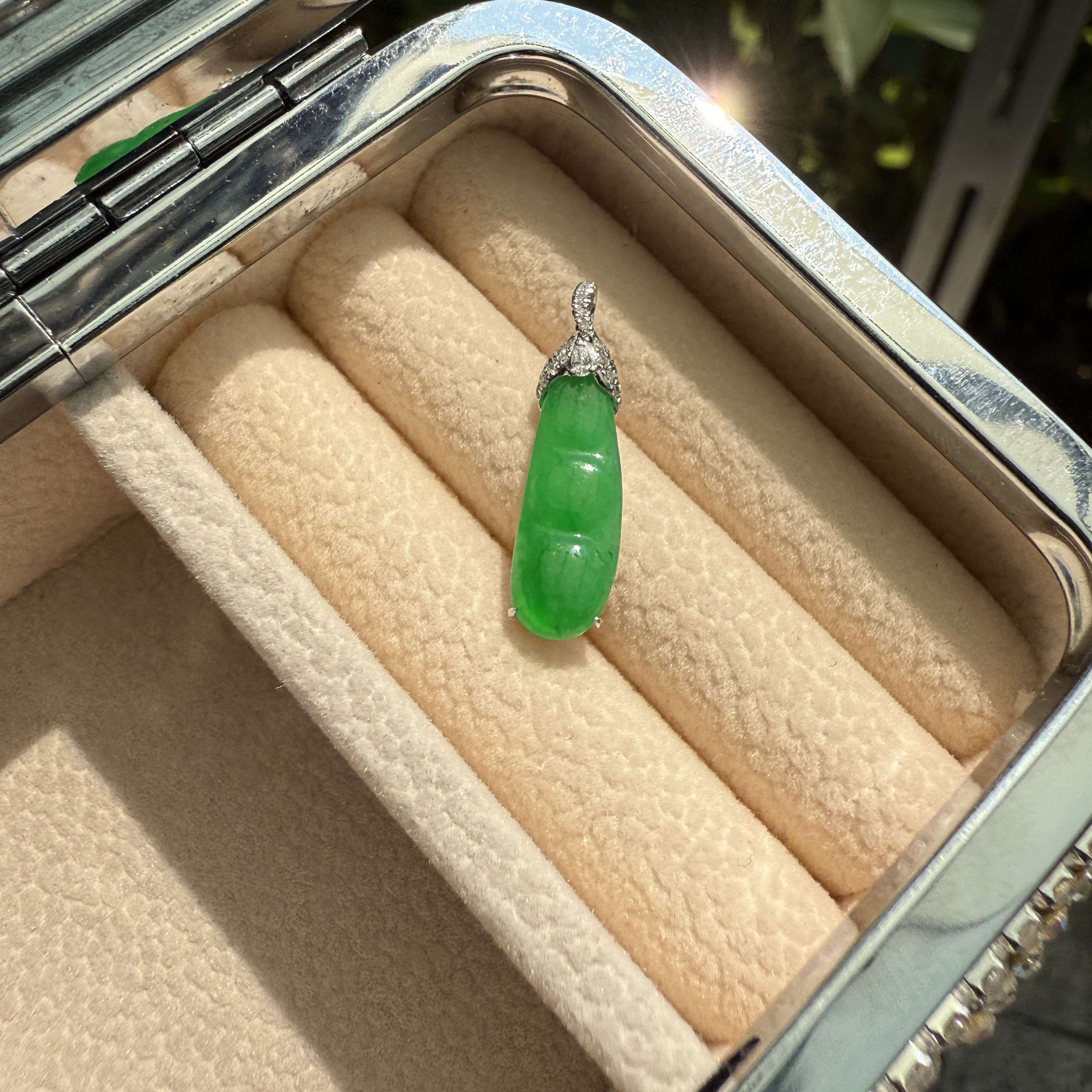 Icy Green Peapod Pendant (PJA00881)