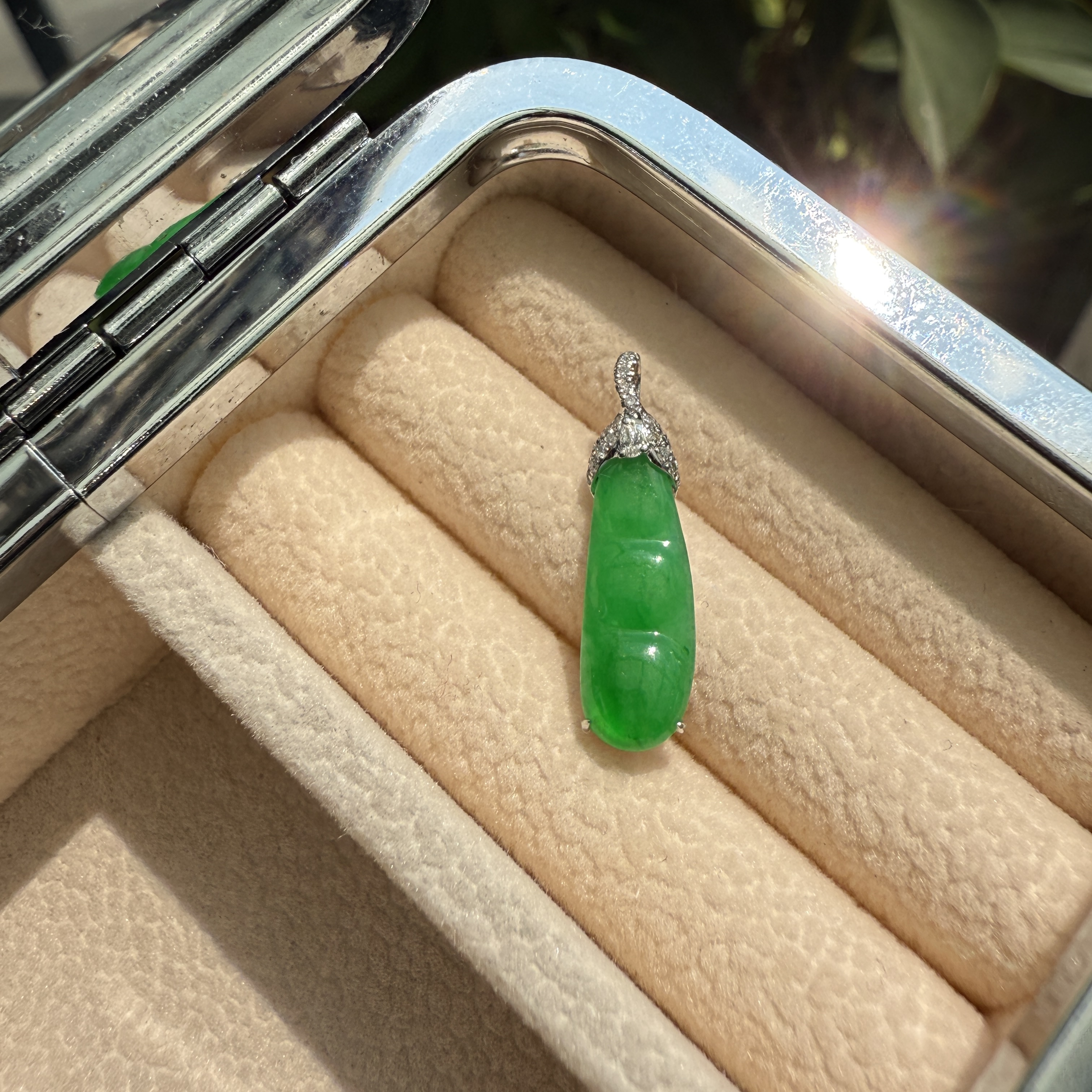 Icy Green Peapod Pendant (PJA00881)